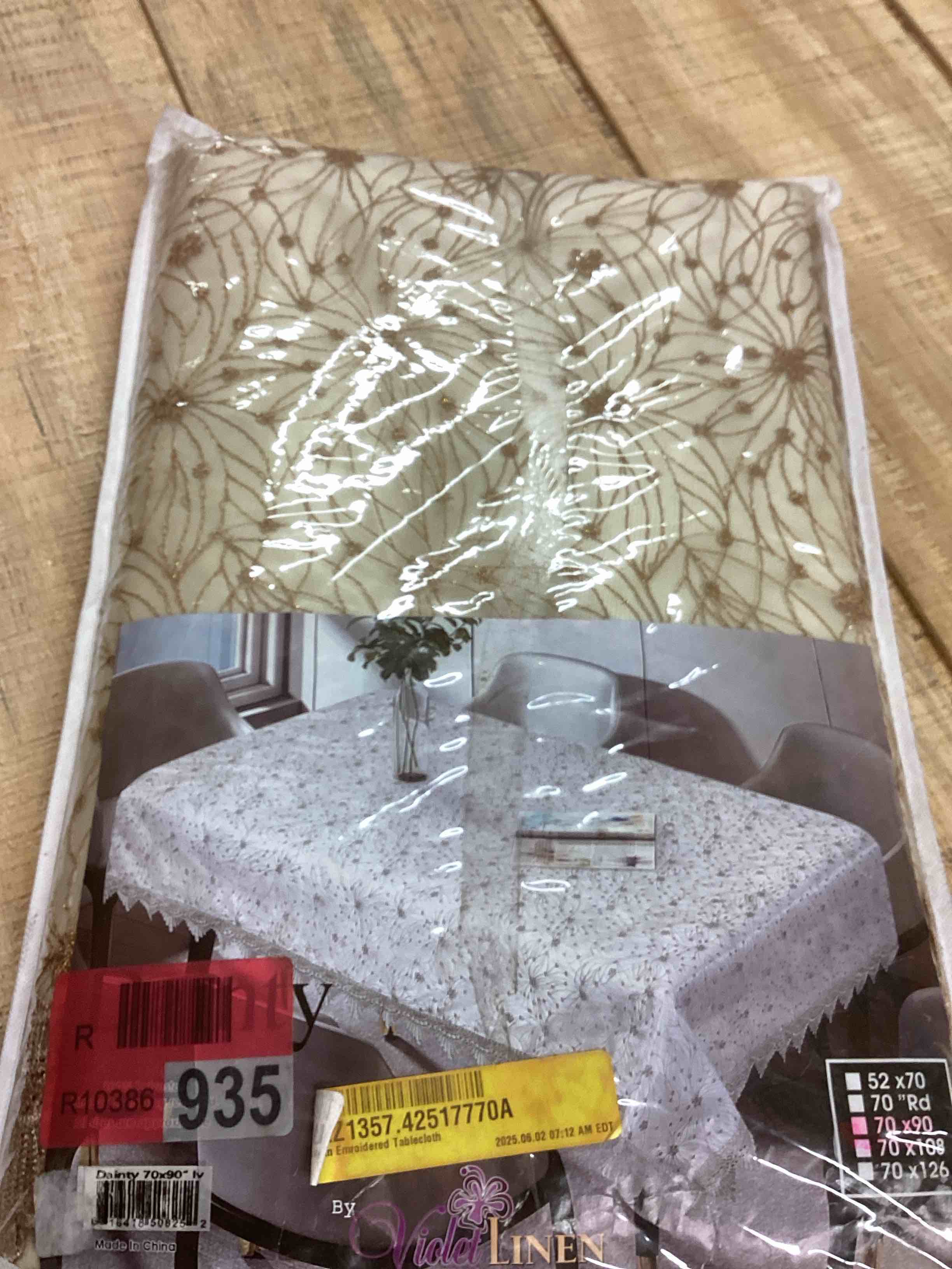 Condition photo showing New/Like New for westman emroidered tablecloth 70x90