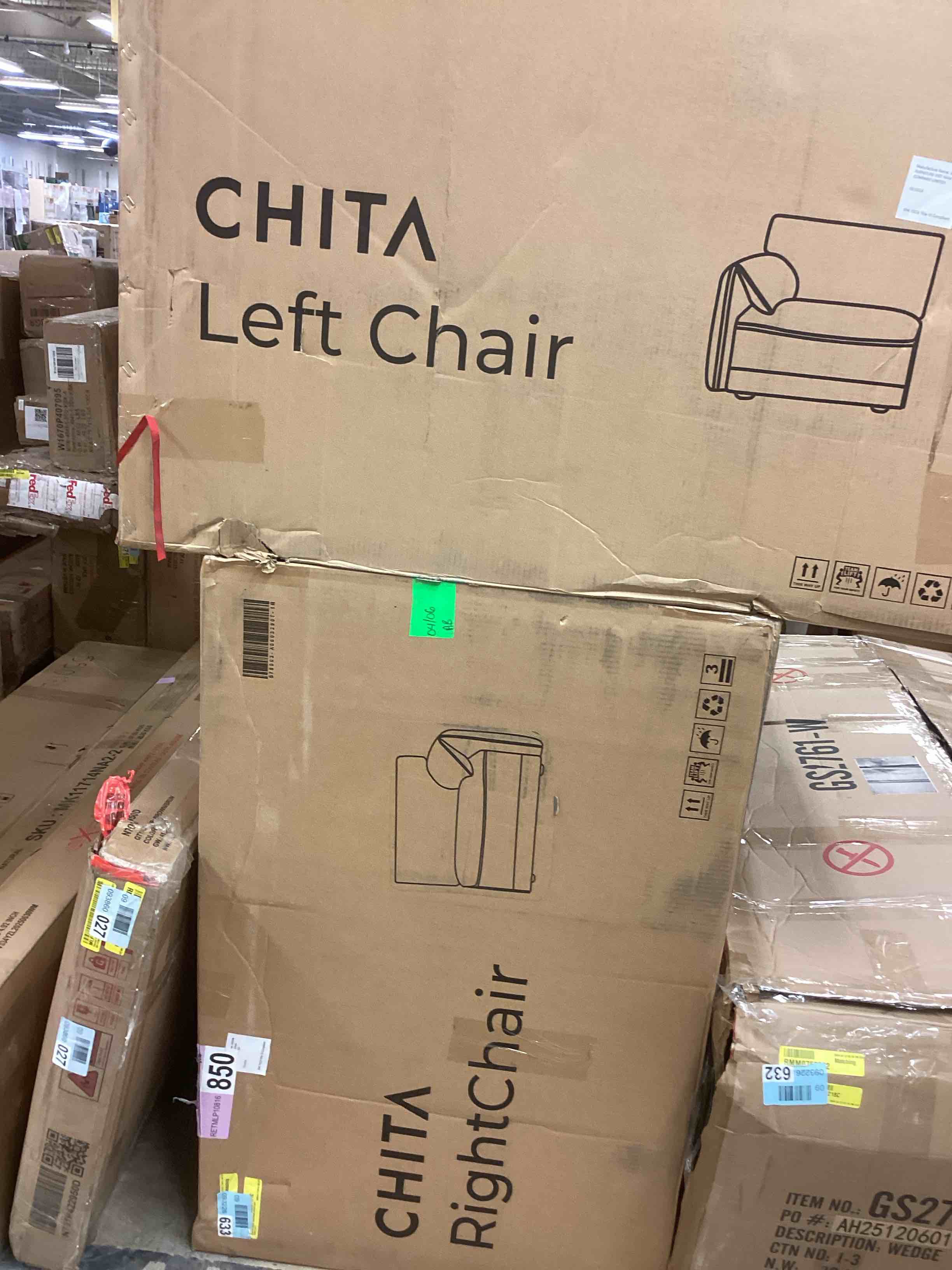 Condition photo showing Good Condition for bodhild 115.7'' boucle 4 - piece modular sectional with ottoman (incomplete 2 boxes of 4 only)