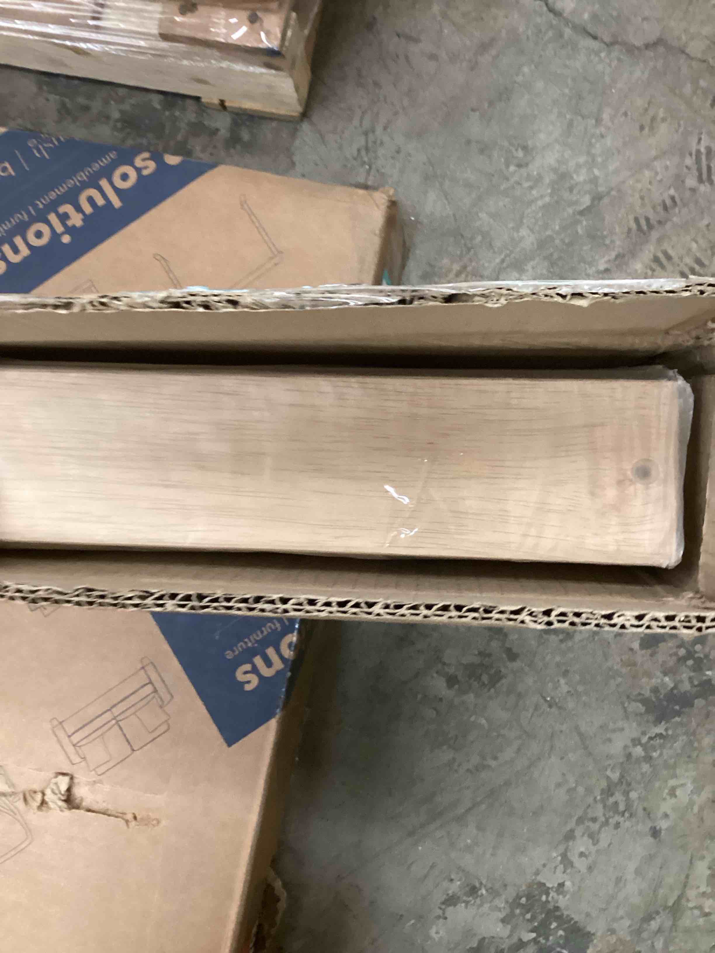 Condition photo showing New/Like New for weakends full slat pack 