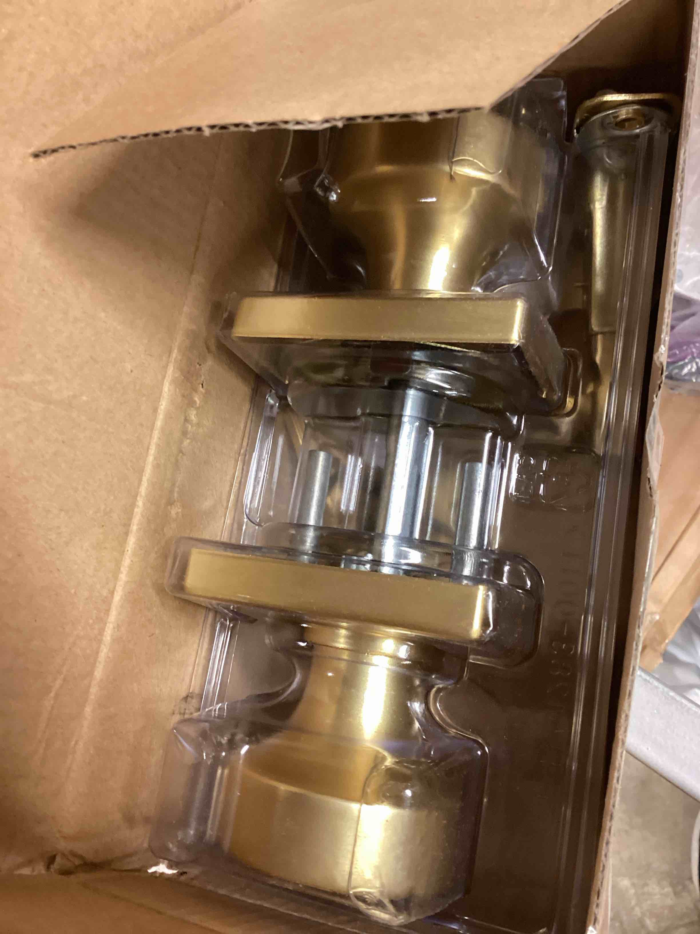 Condition photo showing Good Condition for kwikset 740psksqt-4s pismo knob with square rose entry lock smartkey with 6al latch and rcs strike satin brass finish