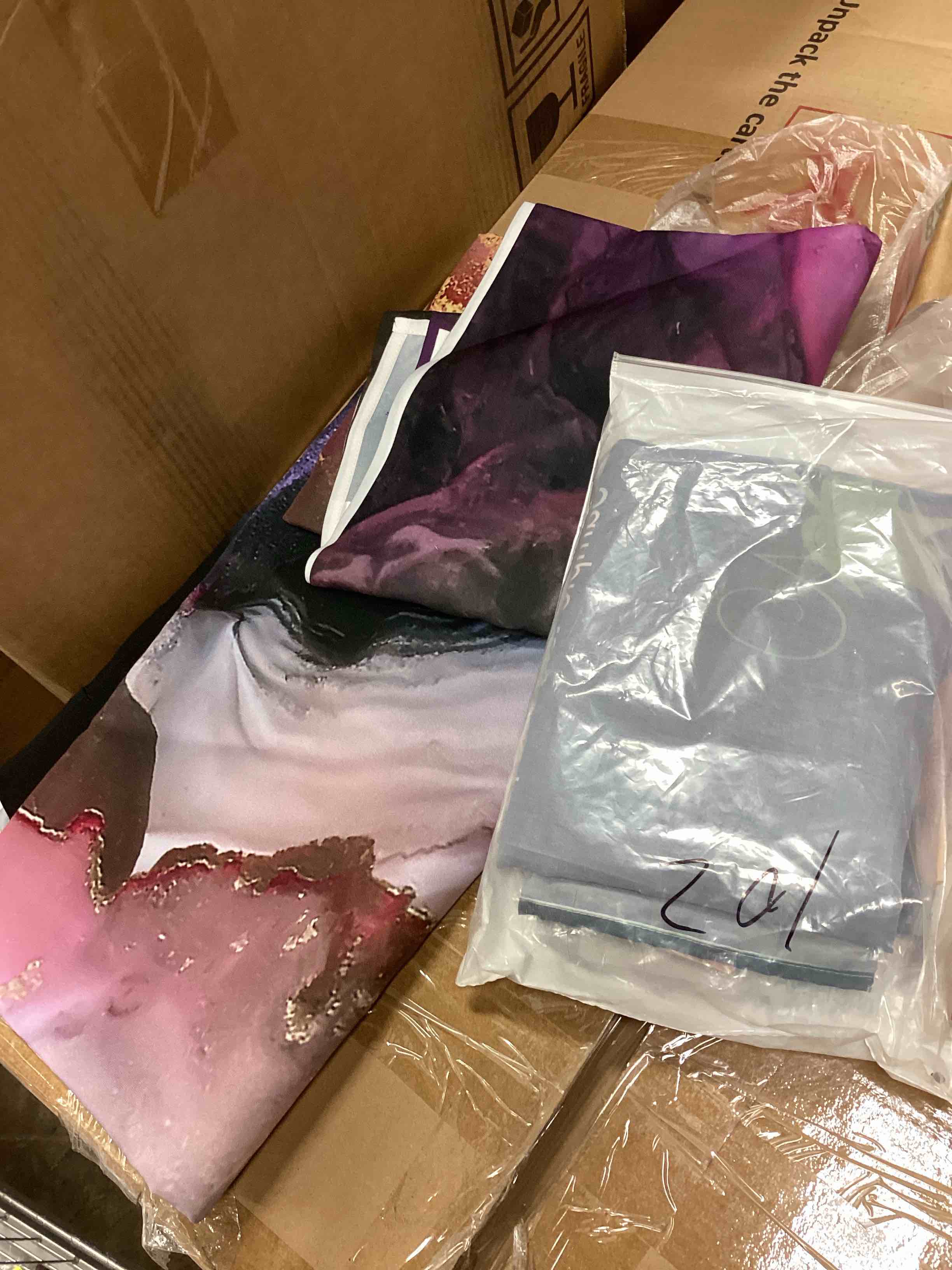 Condition photo showing Good Condition for assorted of curtains panels and shower curtains (colors sizes and style varying) 
