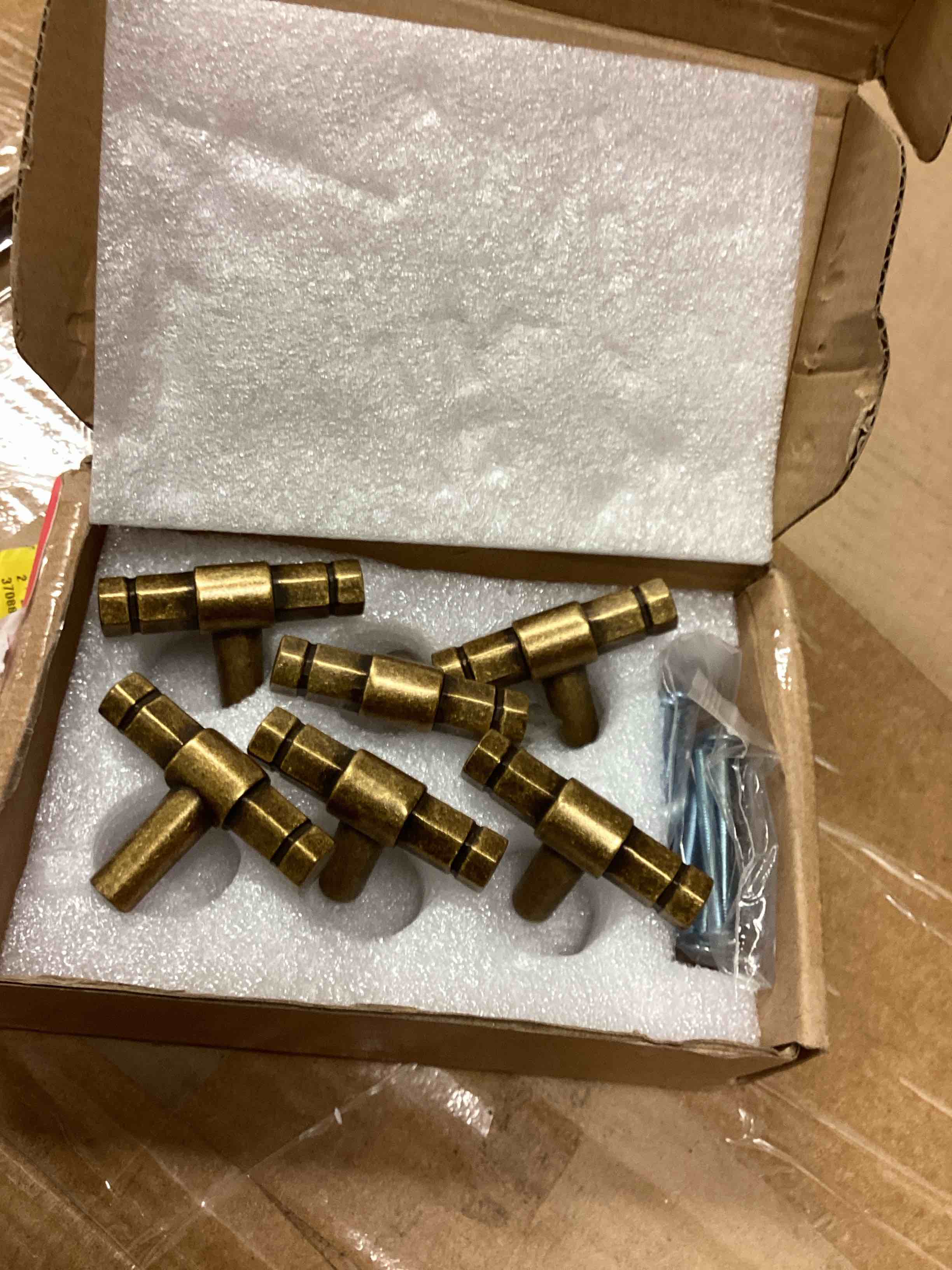 Condition photo showing Good Condition for 2”  length bar knob gold vintage set of 6 
