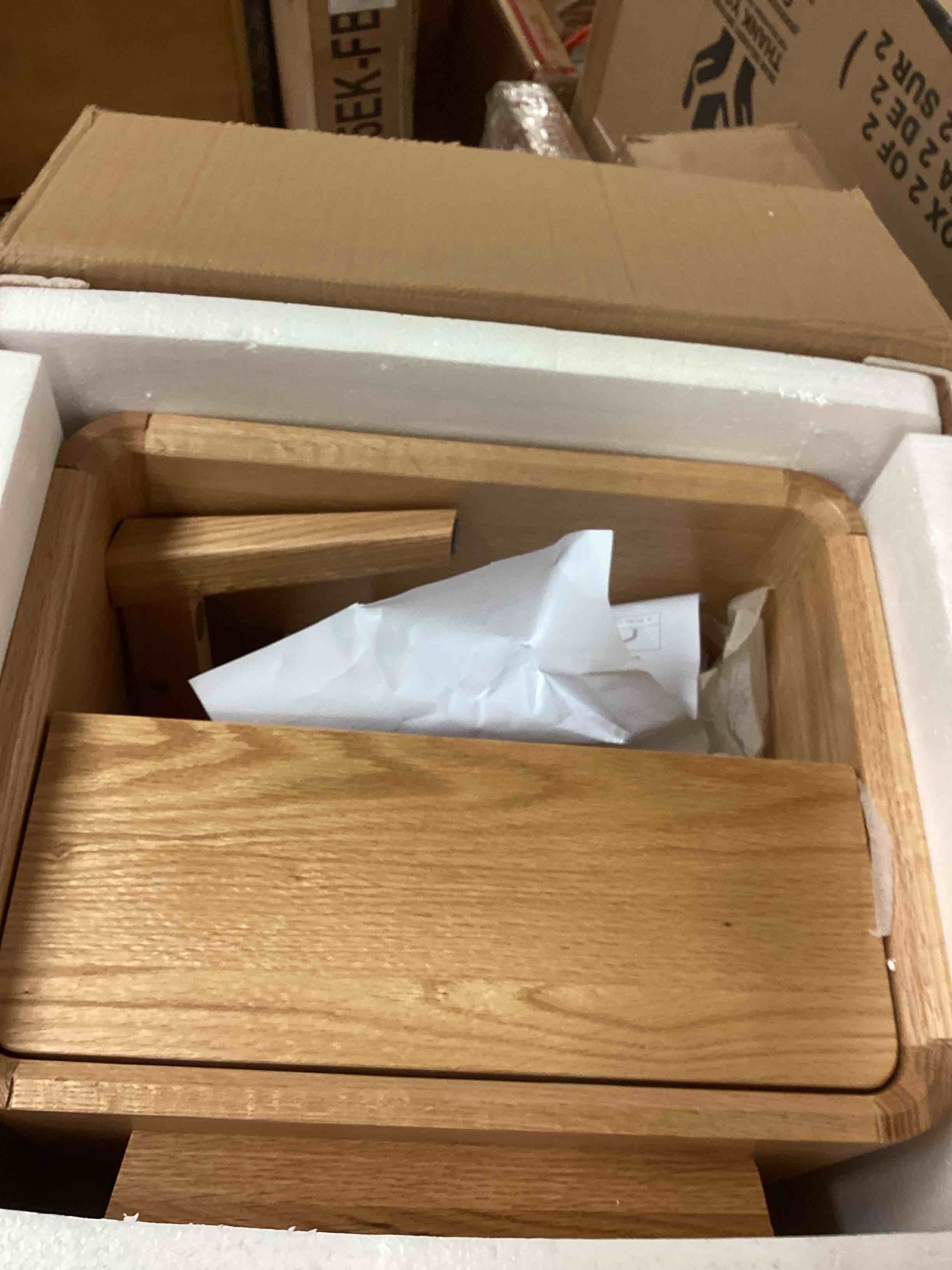 Condition photo showing New/Like New for fancyarm y65a01 nightstand 