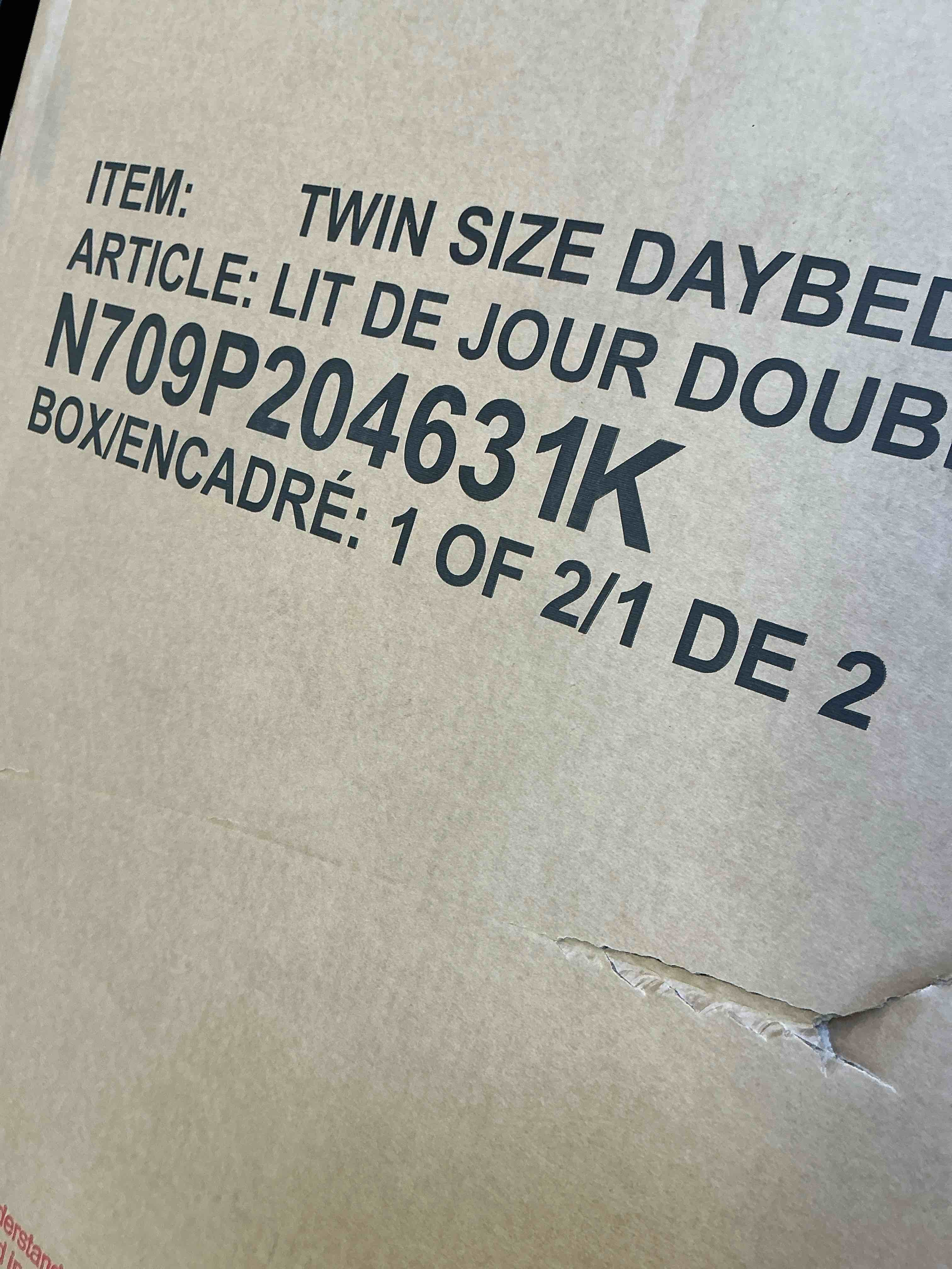 Condition photo showing Good Condition for twin size daybed with trundle,white (incomplete ) (box #1 only)