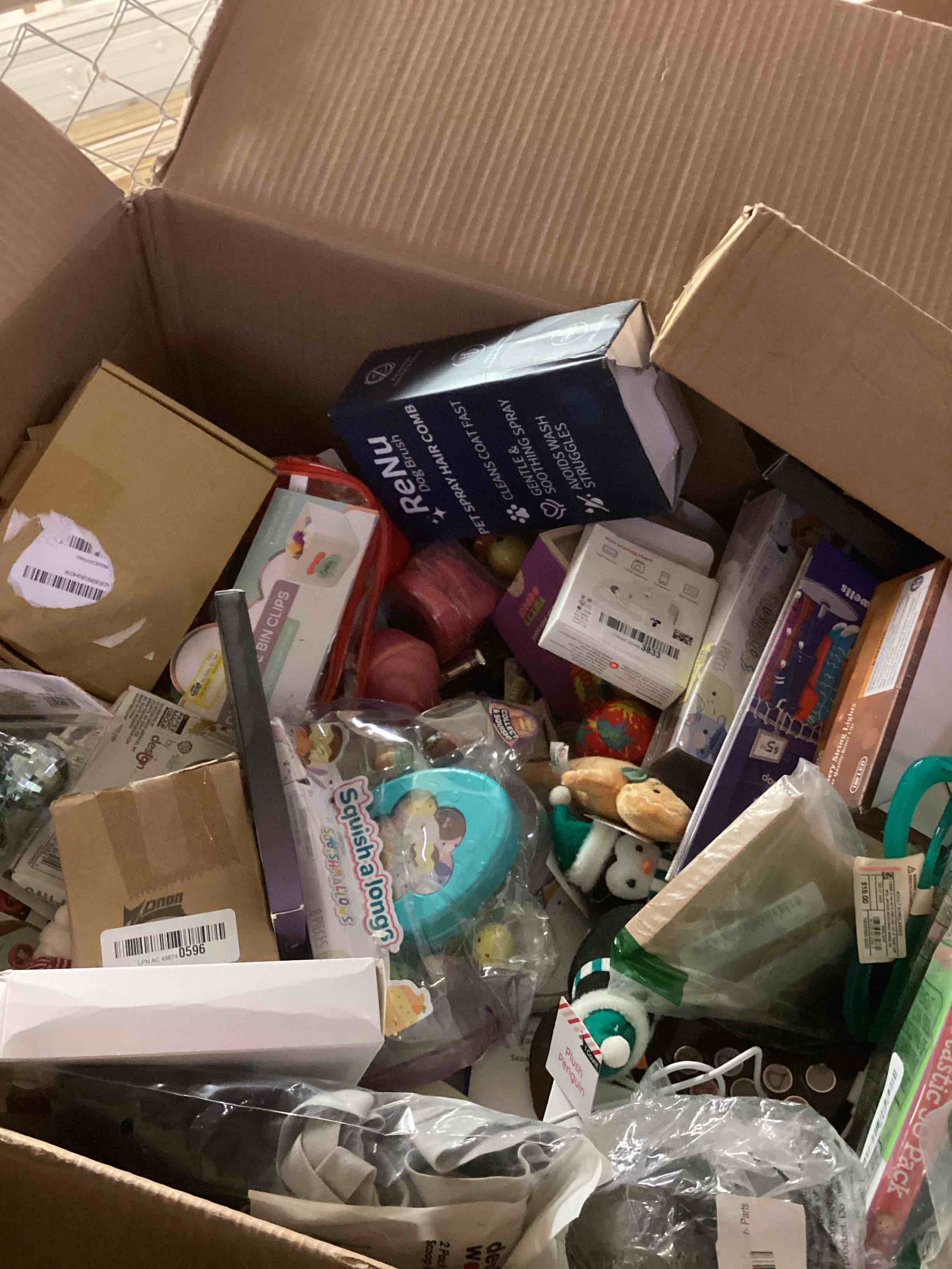 Condition photo showing Good Condition for assorted small miscellaneous items 