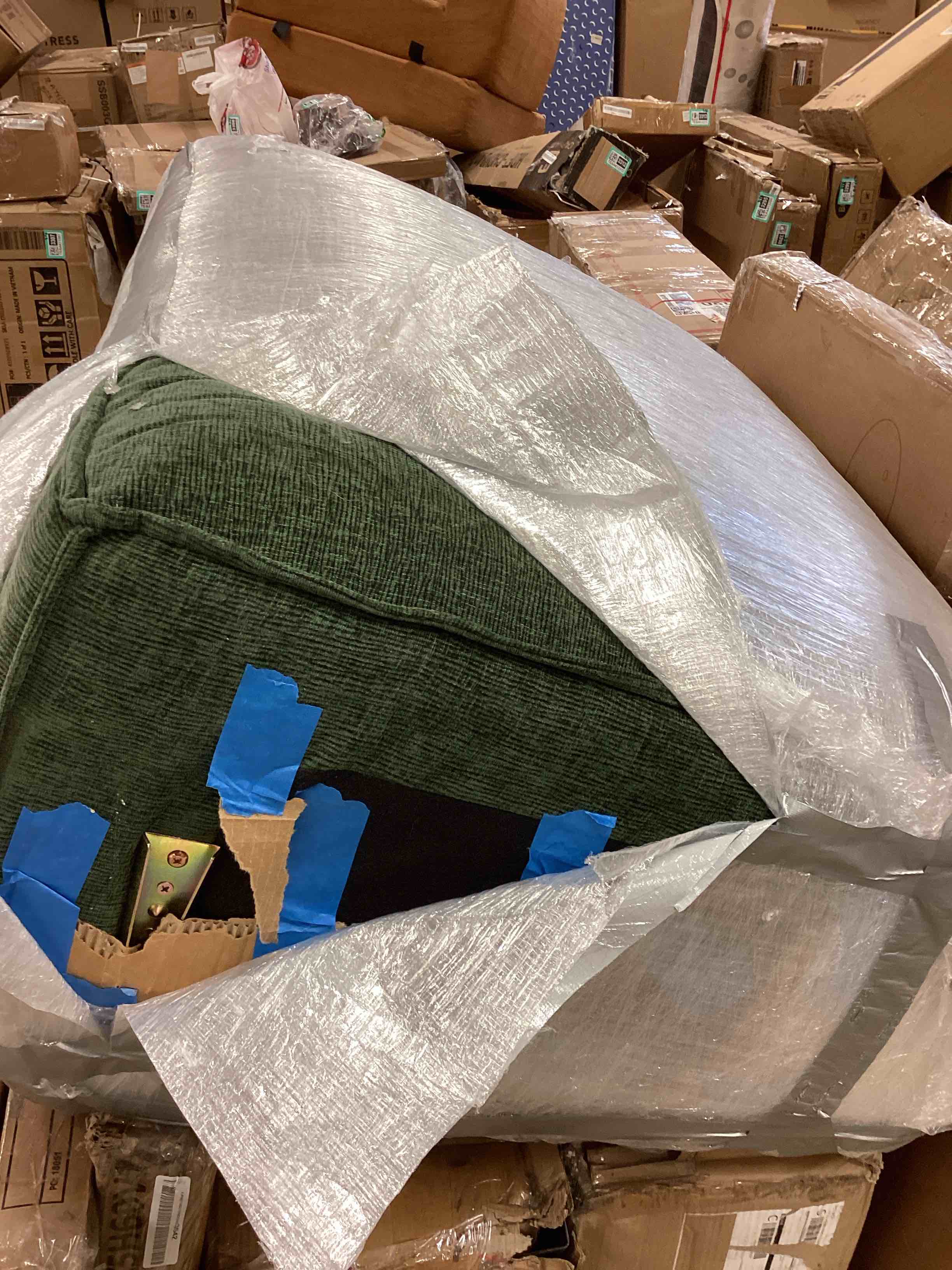 Condition photo showing Good Condition for modular sectional sofa, u shape cloud couch with 2 movable ottoman, comfy chenille deep seat sofa with soft pillows for living room apartment (incomplete one pcs only)
