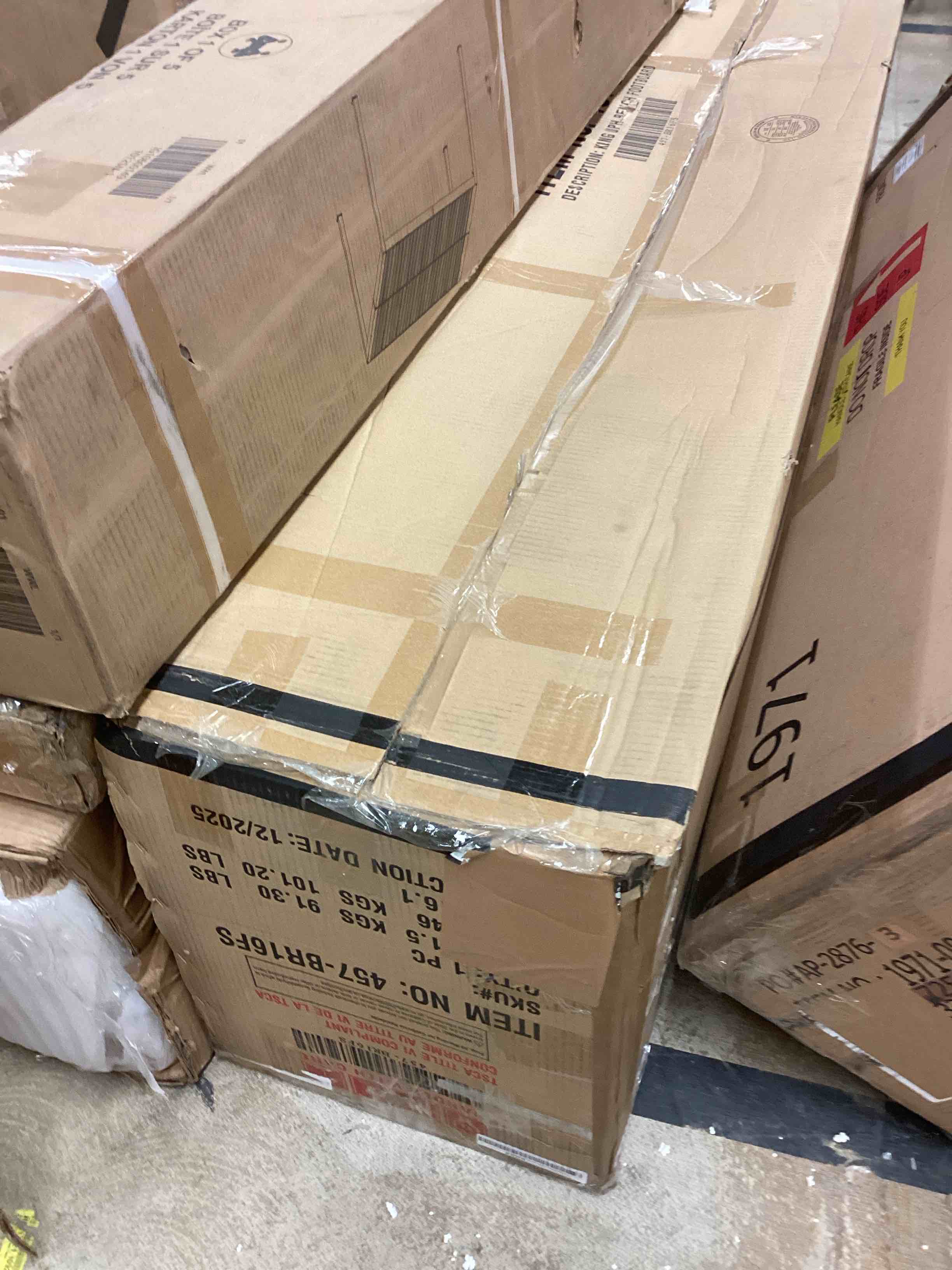 Condition photo showing New/Like New for liberty furniture bedroom king uph bench footboard 457-br16fs at klingman's
