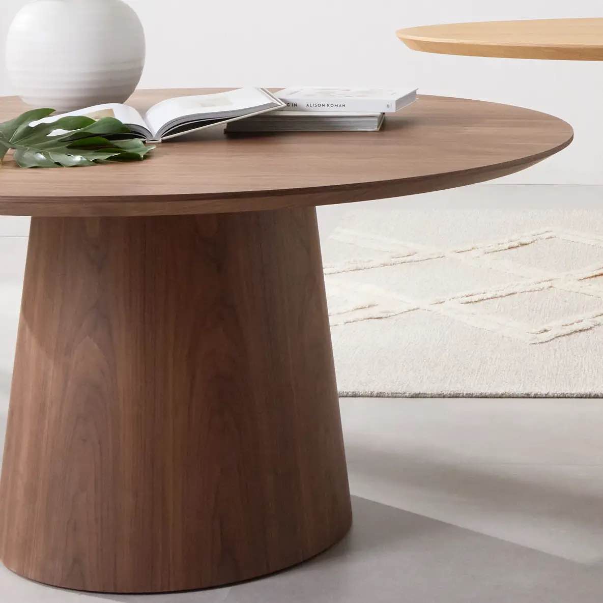 round dining table (incomplete pedestal only)