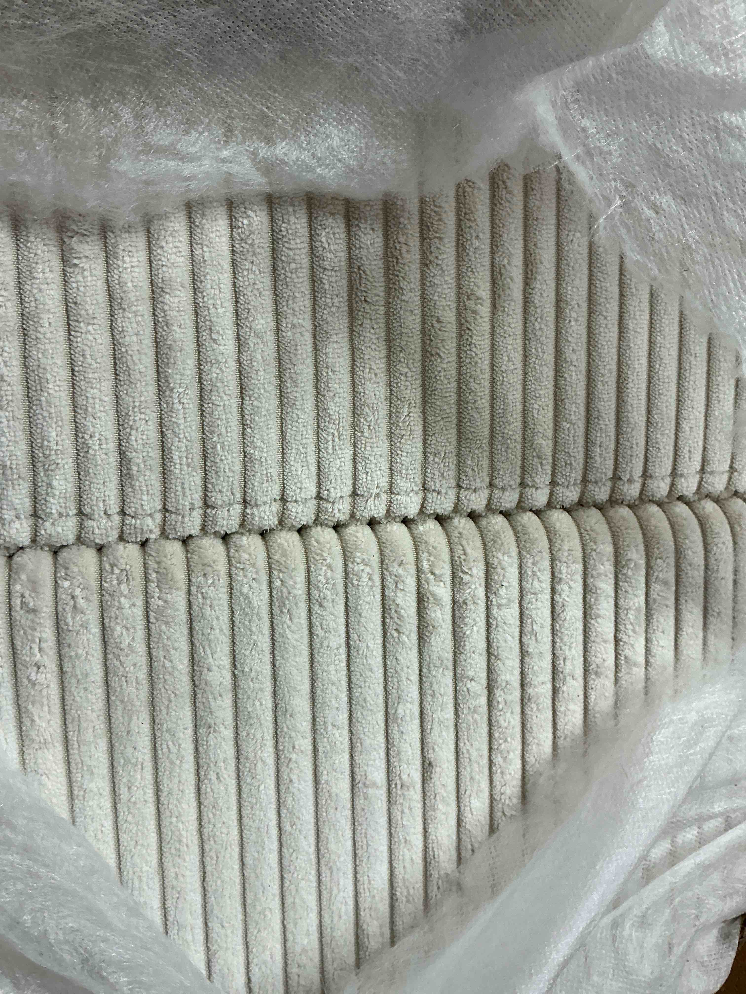 Condition photo showing Good Condition for lindyn oversized accent ottoman 