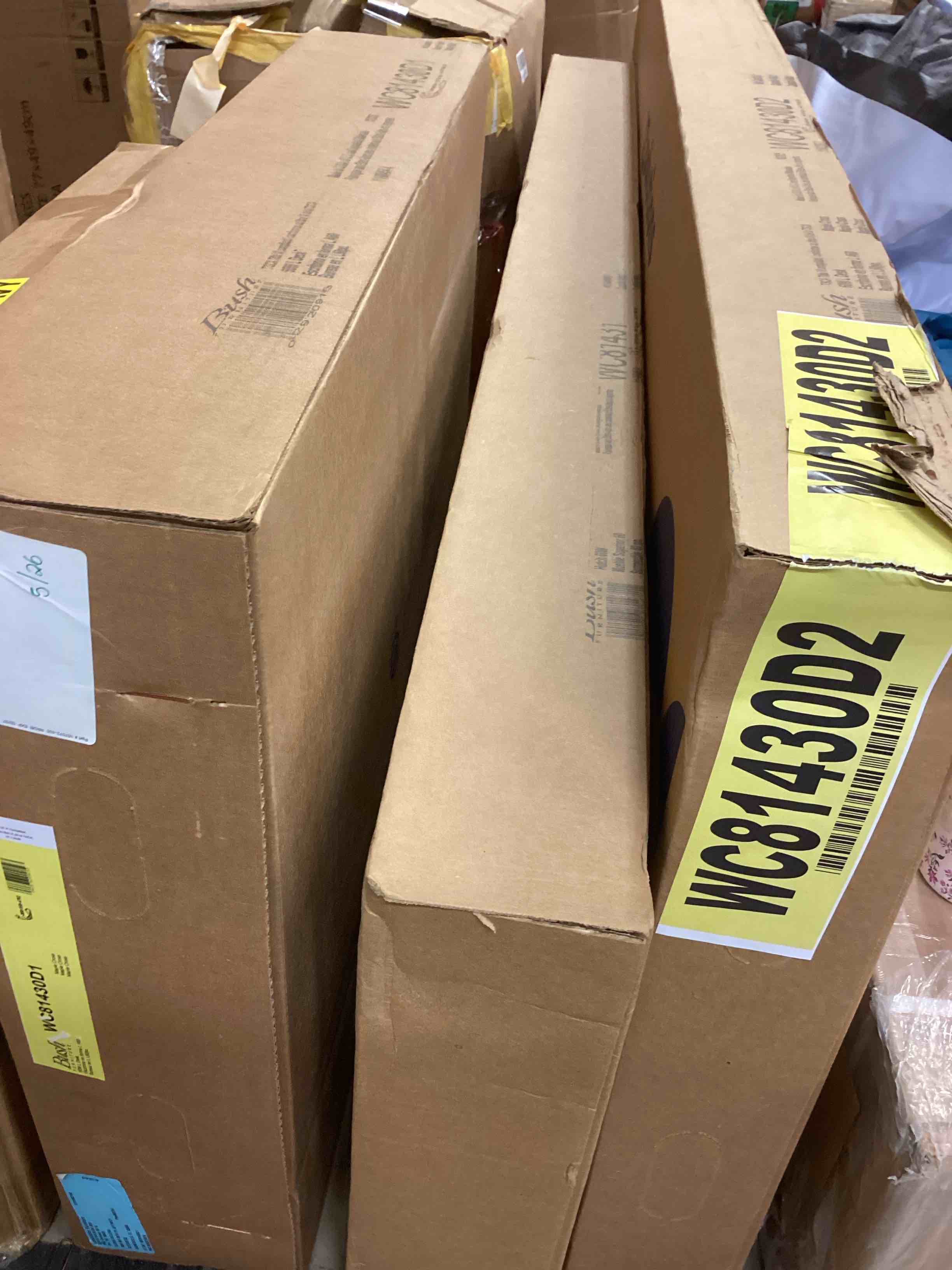 Condition photo showing New/Like New for bush wc81430-31 l shaped desk with hutch (pickup 3-boxes)