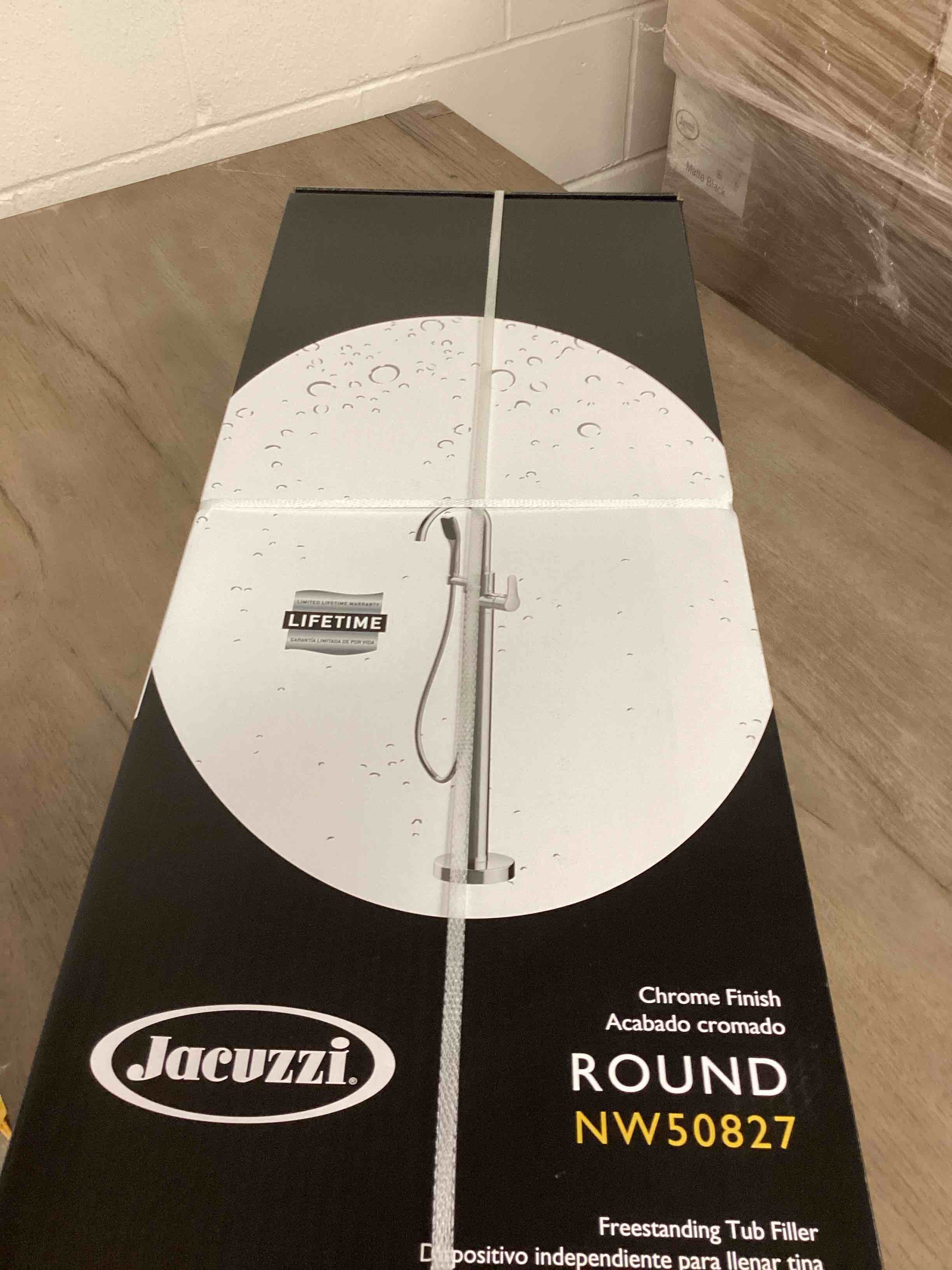 Condition photo showing New/Like New for jacuzzi primo polished chrome 1-handle fixed freestanding bathtub faucet