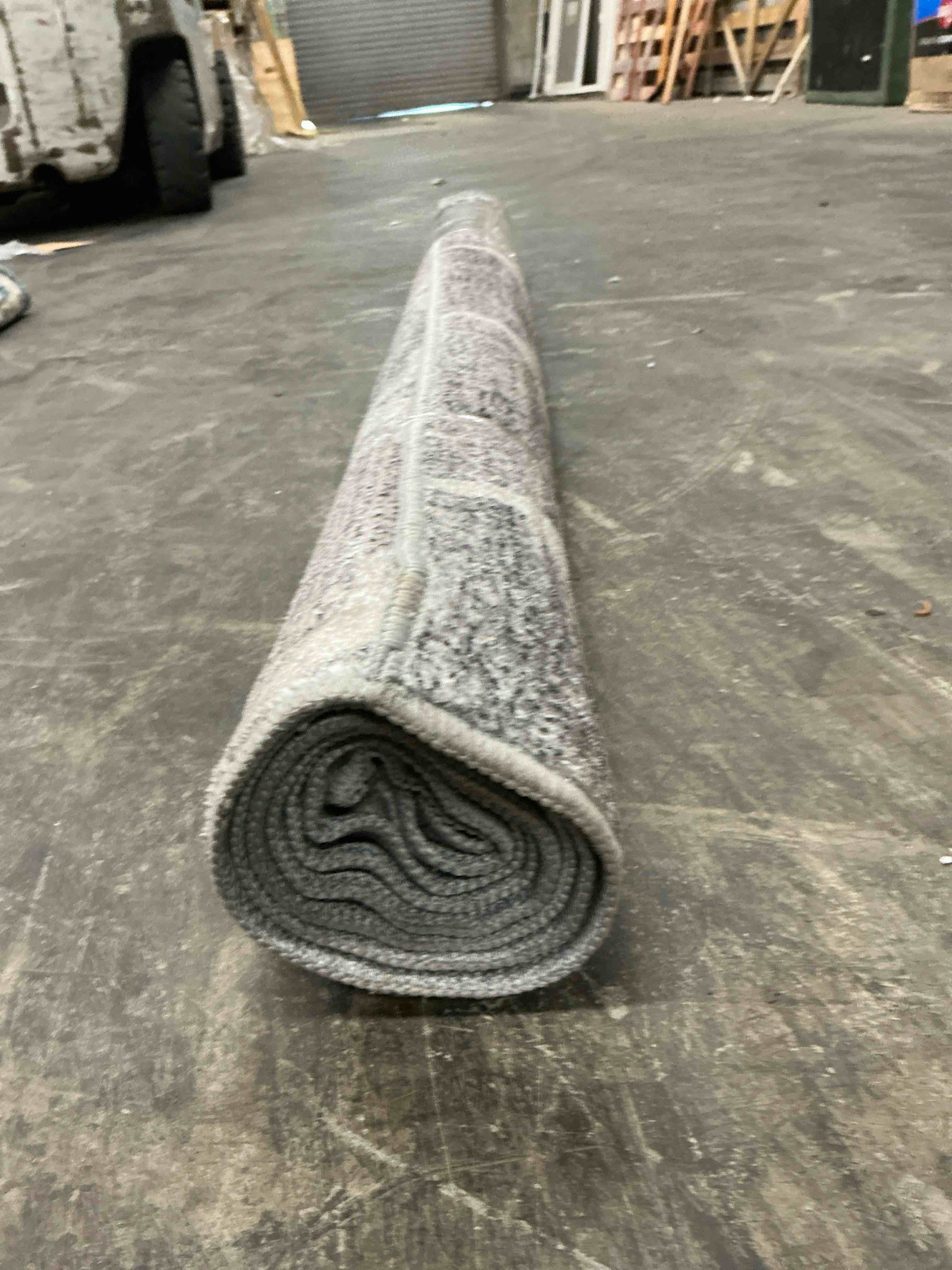 Condition photo showing Good Condition for berkley jensen tenafly area rug 5” x 7”ft 