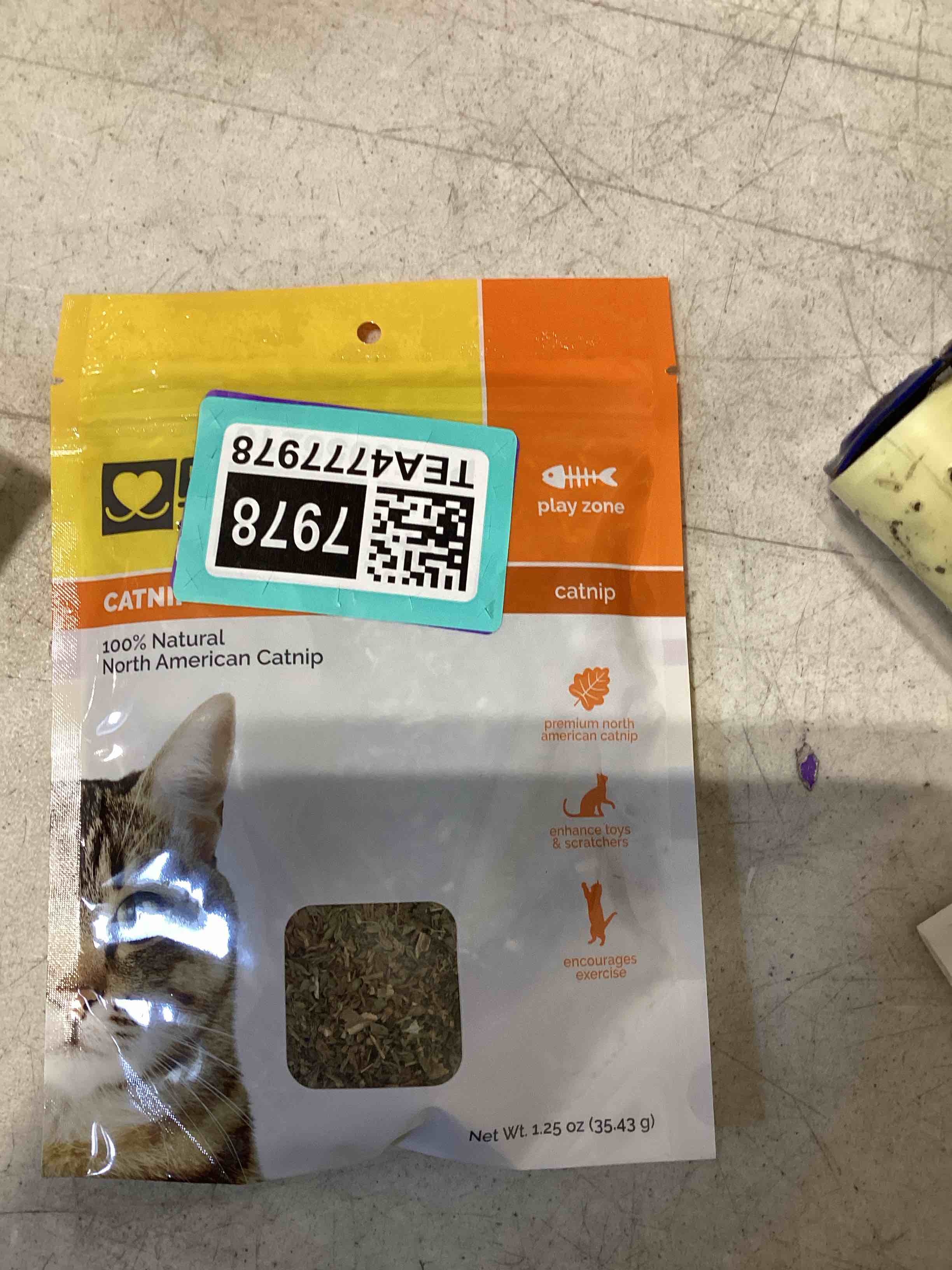 Condition photo showing Good Condition for 102813 1.25 oz pet zone natural catnip cat toy