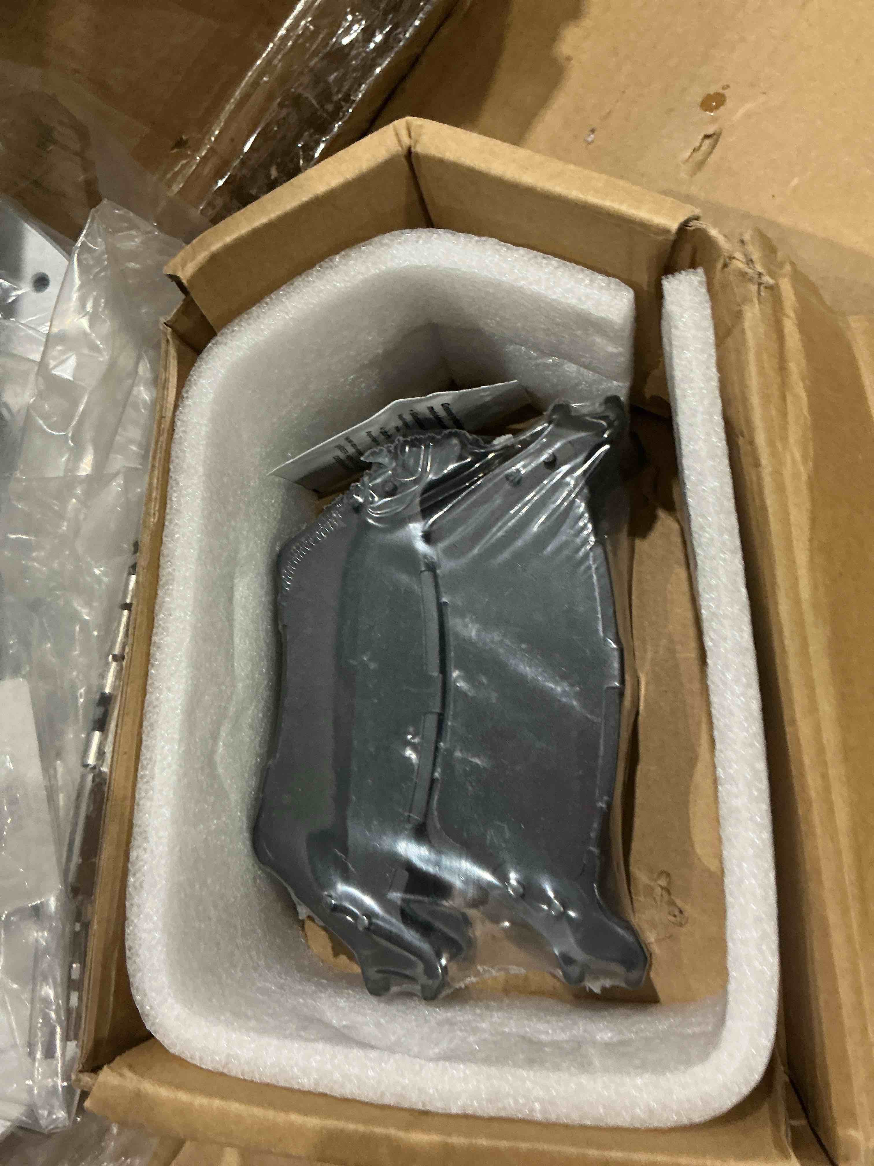 Condition photo showing As Is for scitoo ceramic brake pads, 4pcs rear brake pads brakes