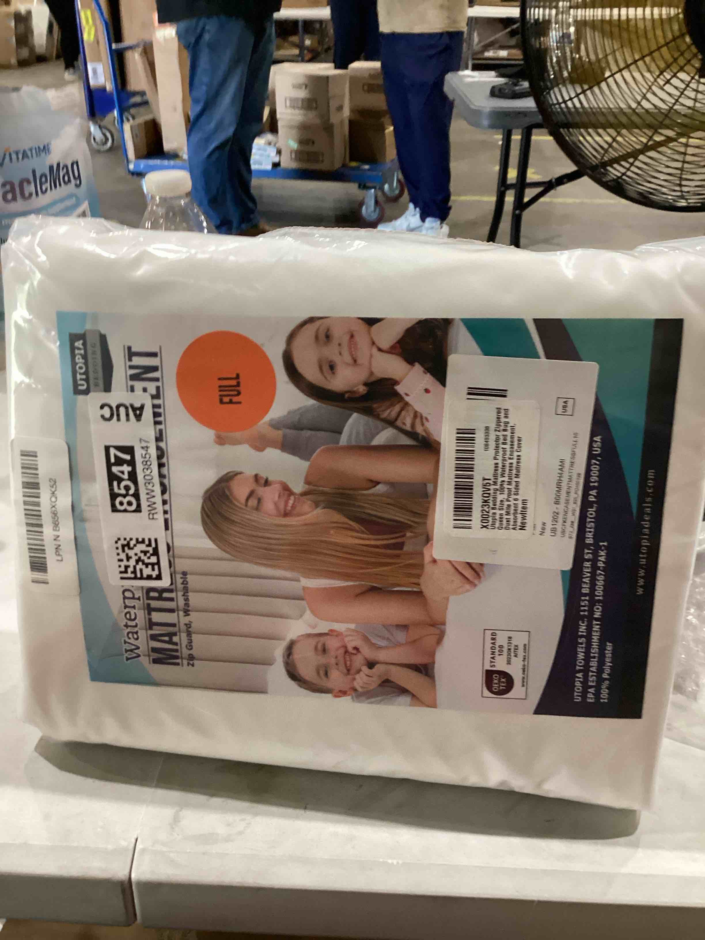Condition photo showing New/Like New for bedding zippered mattress encasement full100% waterproof bed bug and dust mite proof mattress protector, absorbent six-sided mattress cover