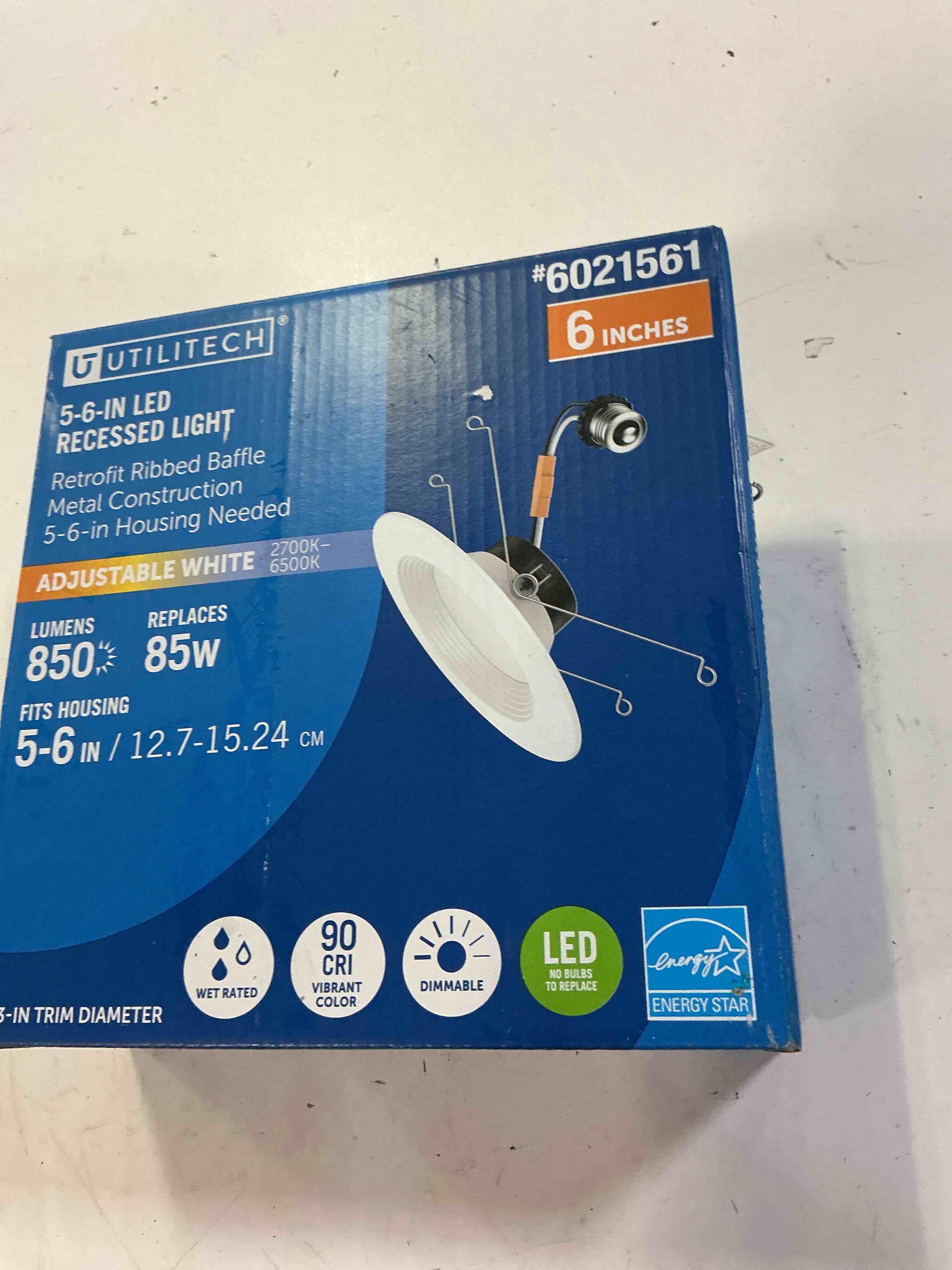 Condition photo showing Good Condition for utilitech white 5-in or 6-in 850 -lumens switchable white round dimmable led wet
