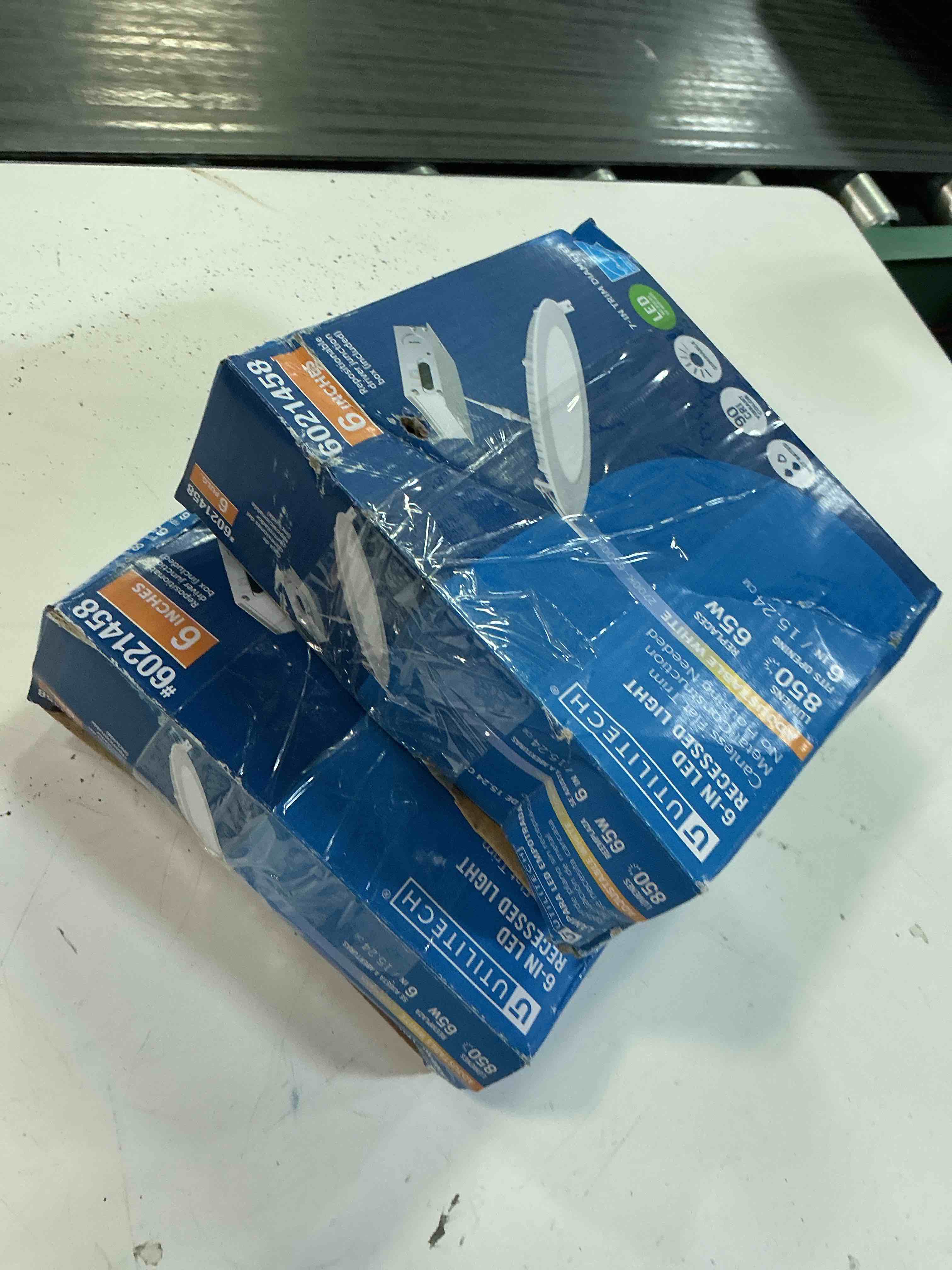 Condition photo showing Good Condition for utilitech color choice white 6-in 850 -lumens switchable white round dimmable led canless...
