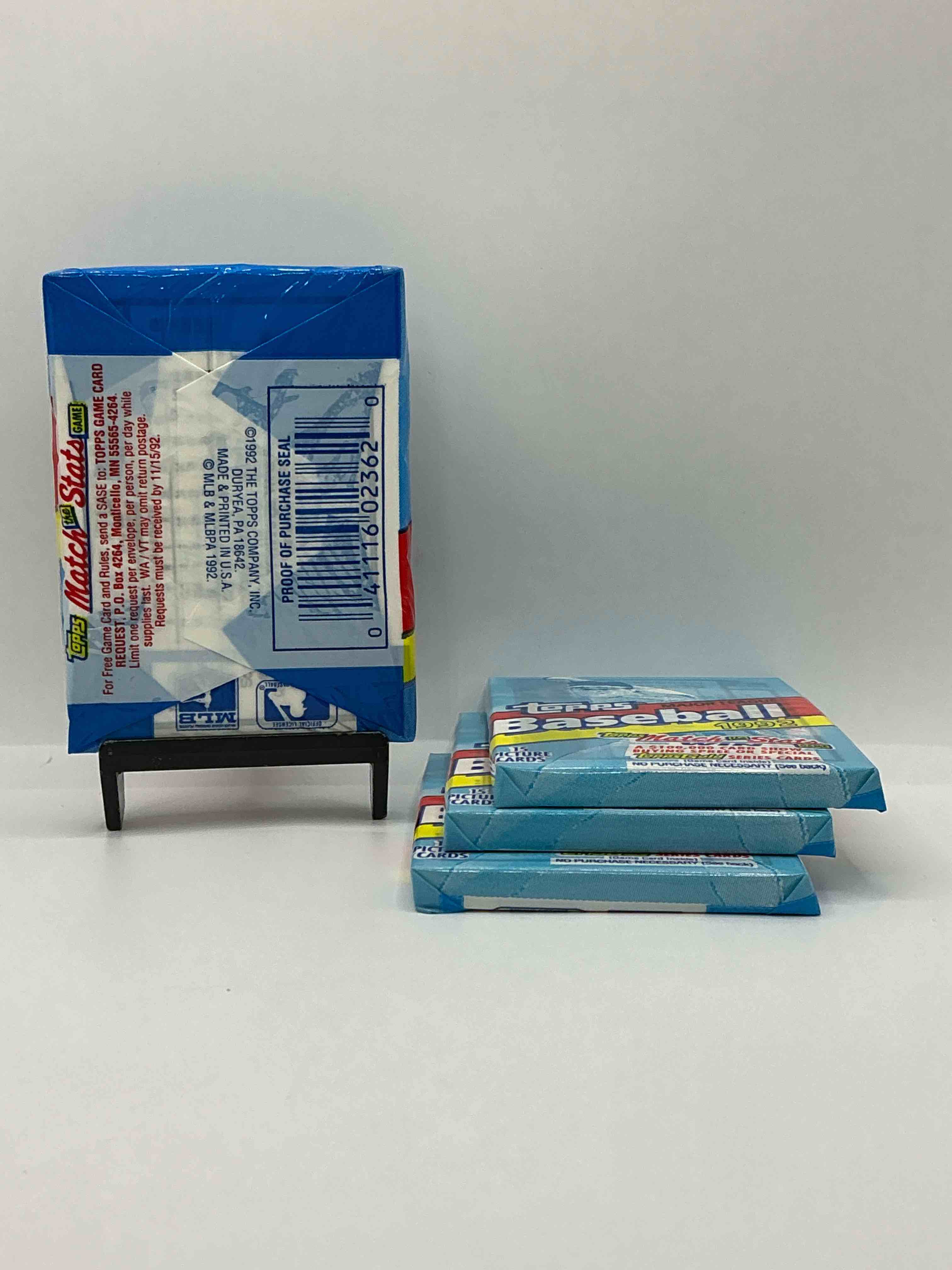 Condition photo showing New/Like New for 1992 topps baseball gold! rare 15 cards per pack, with the possibility for some big names inside! search for nolan ryan, ken griffey jr, don mattingly & more!crazy 1992 topps baseball gold!
