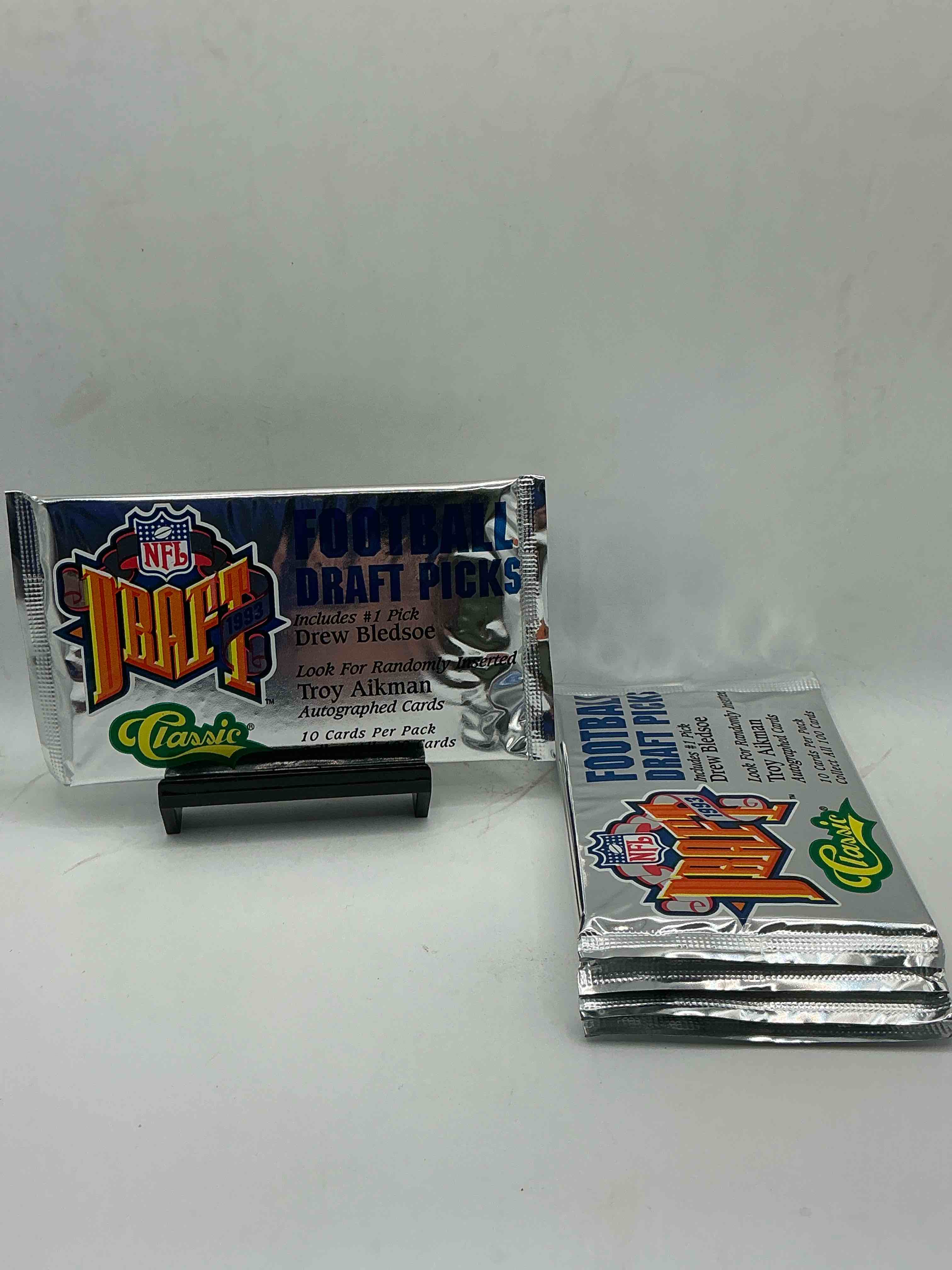 football draft picks! drew bledsoe rookie!? classic ‘93 draft picks! look for random troy aikman autographs, inserted at random in these packs! 10 cards per pack! 