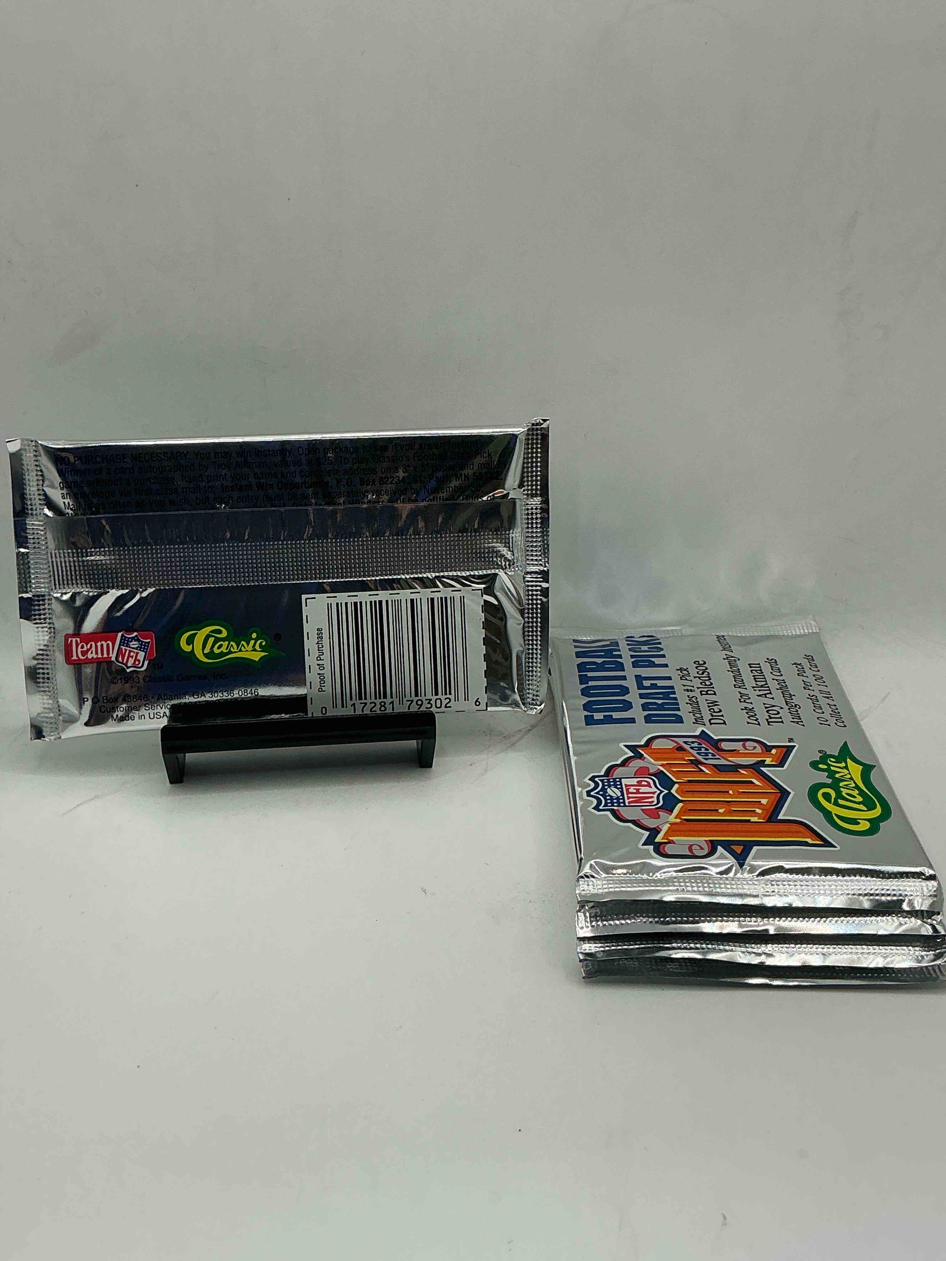 Condition photo showing New/Like New for football draft picks! drew bledsoe rookie!? classic ‘93 draft picks! look for random troy aikman autographs, inserted at random in these packs! 10 cards per pack! 
