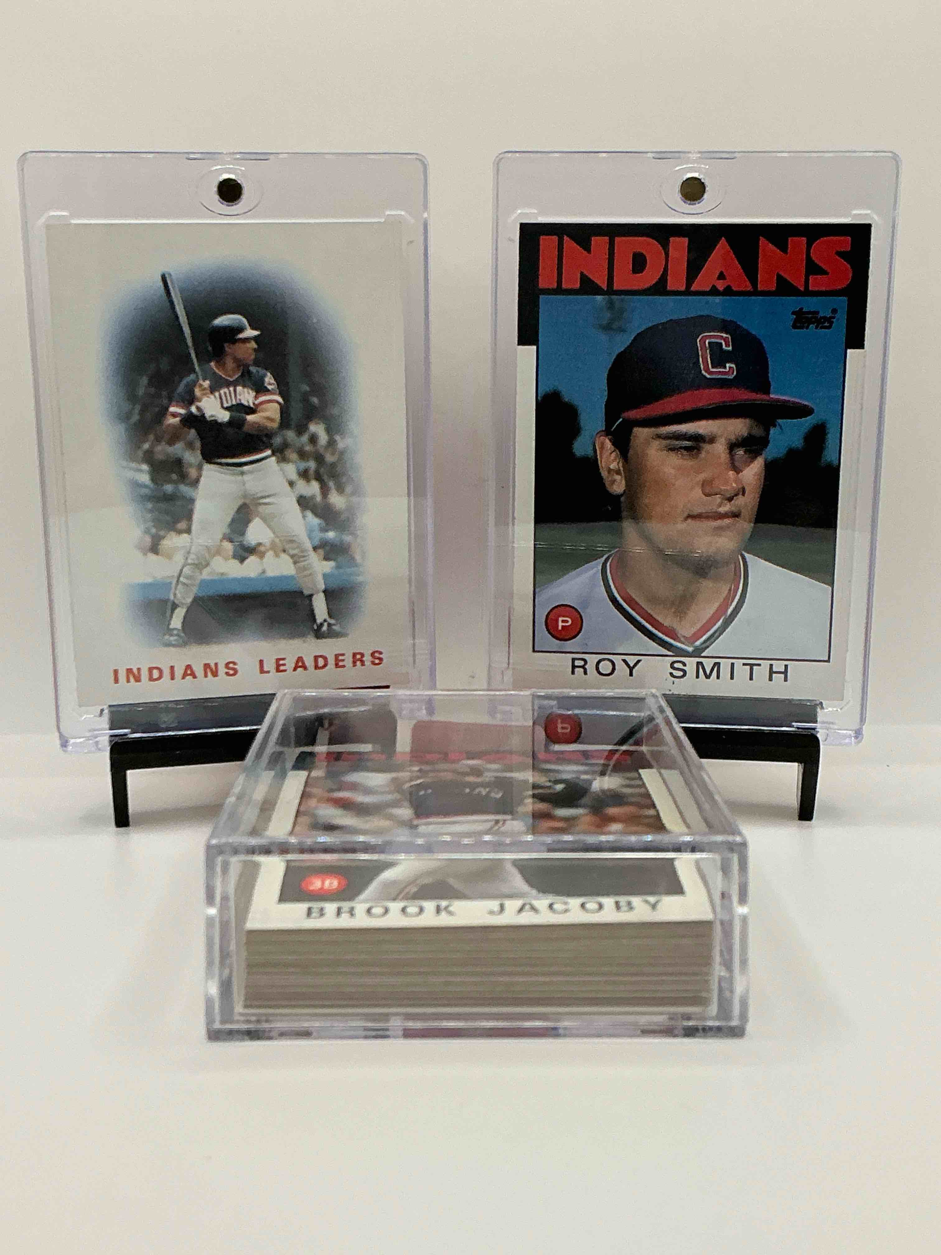 Condition photo showing New/Like New for indians team set! 1986 brook jacoby, roy smith, indians leaders! 1986 indians team card collection! 