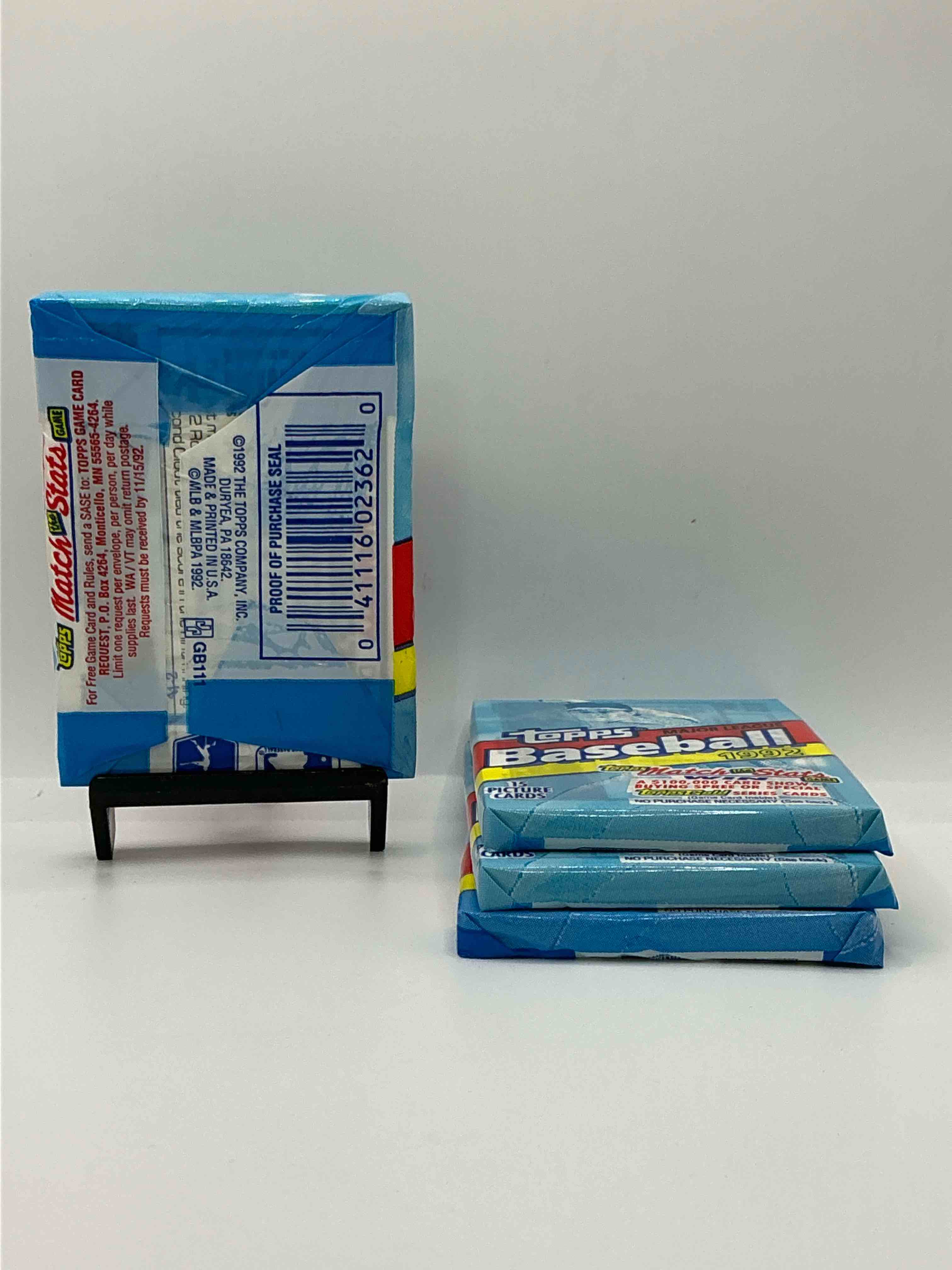 Condition photo showing New/Like New for 1992 topps baseball gold! rare 15 cards per pack, with the possibility for some big names inside! search for nolan ryan, ken griffey jr, don mattingly & more!crazy 1992 topps baseball gold!