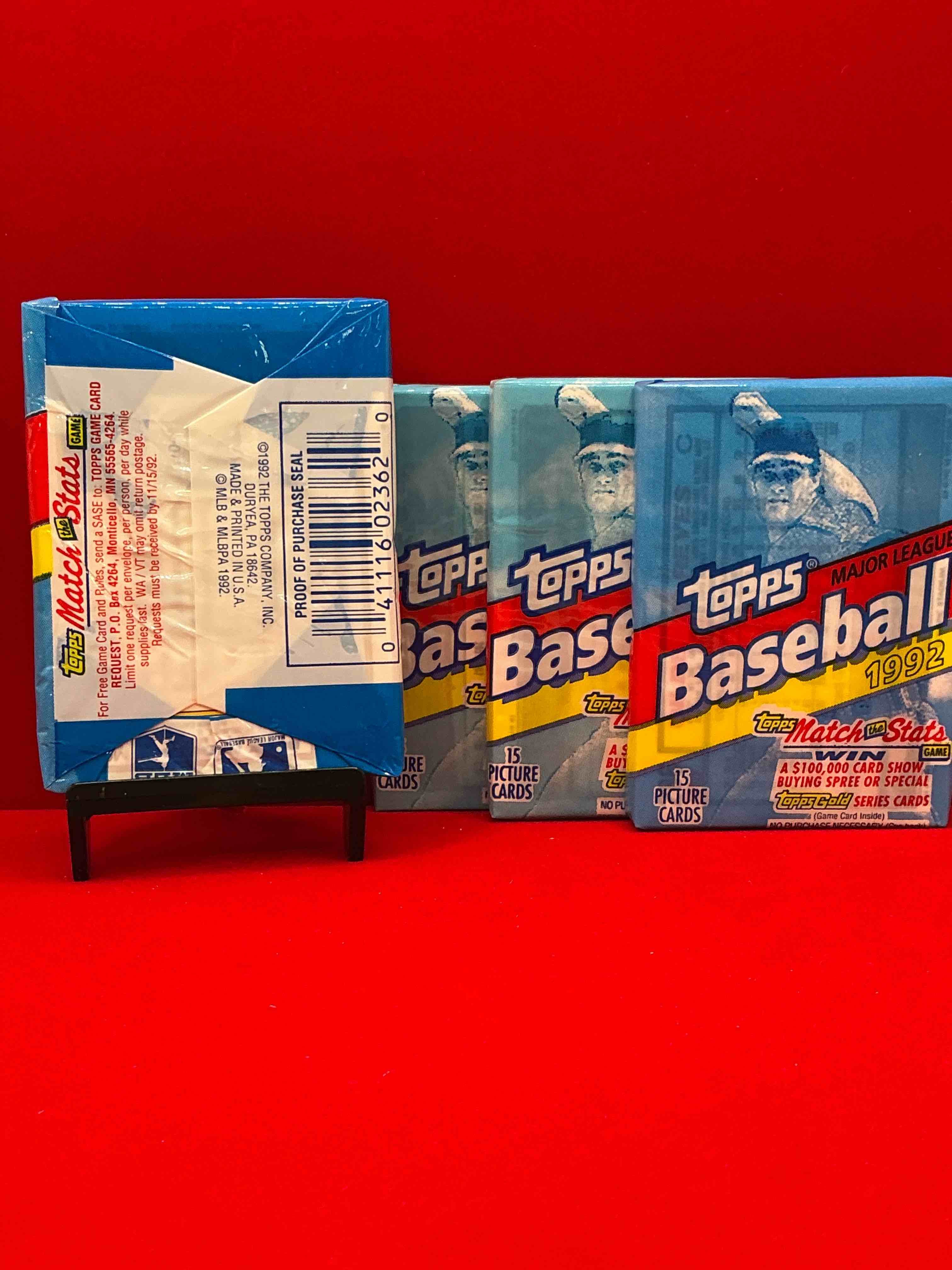 Condition photo showing New/Like New for 1992 topps baseball gold! rare 15 cards per pack, with the possibility for some big names inside! search for nolan ryan, ken griffey jr, don mattingly & more!crazy 1992 topps baseball gold!