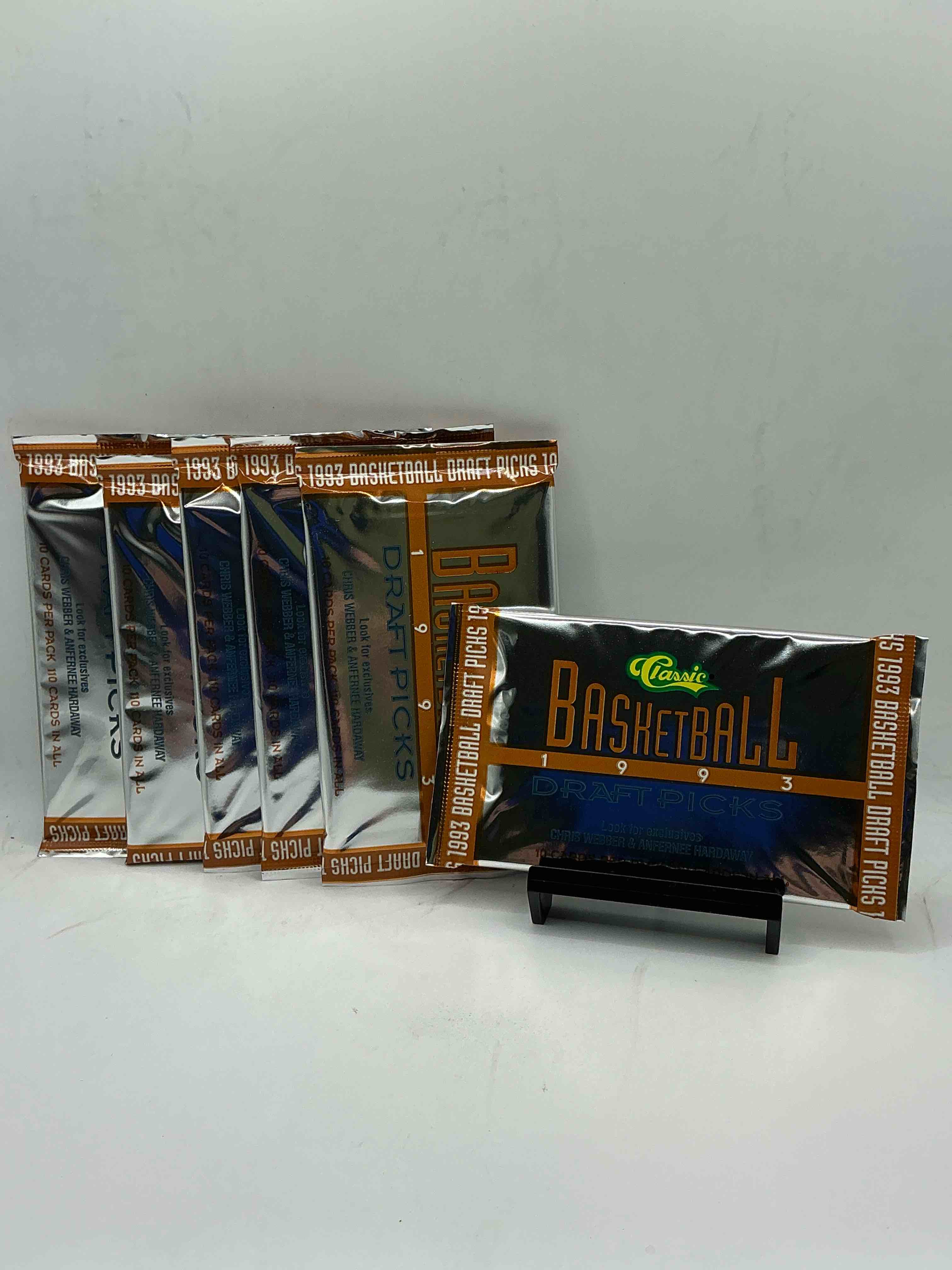1993 classic draft picks unopened basketball packs! search for chris webber & anfernee hardaway rookies, along with other big names from the year! look for exclusive illustrated cards & numbered cards too!