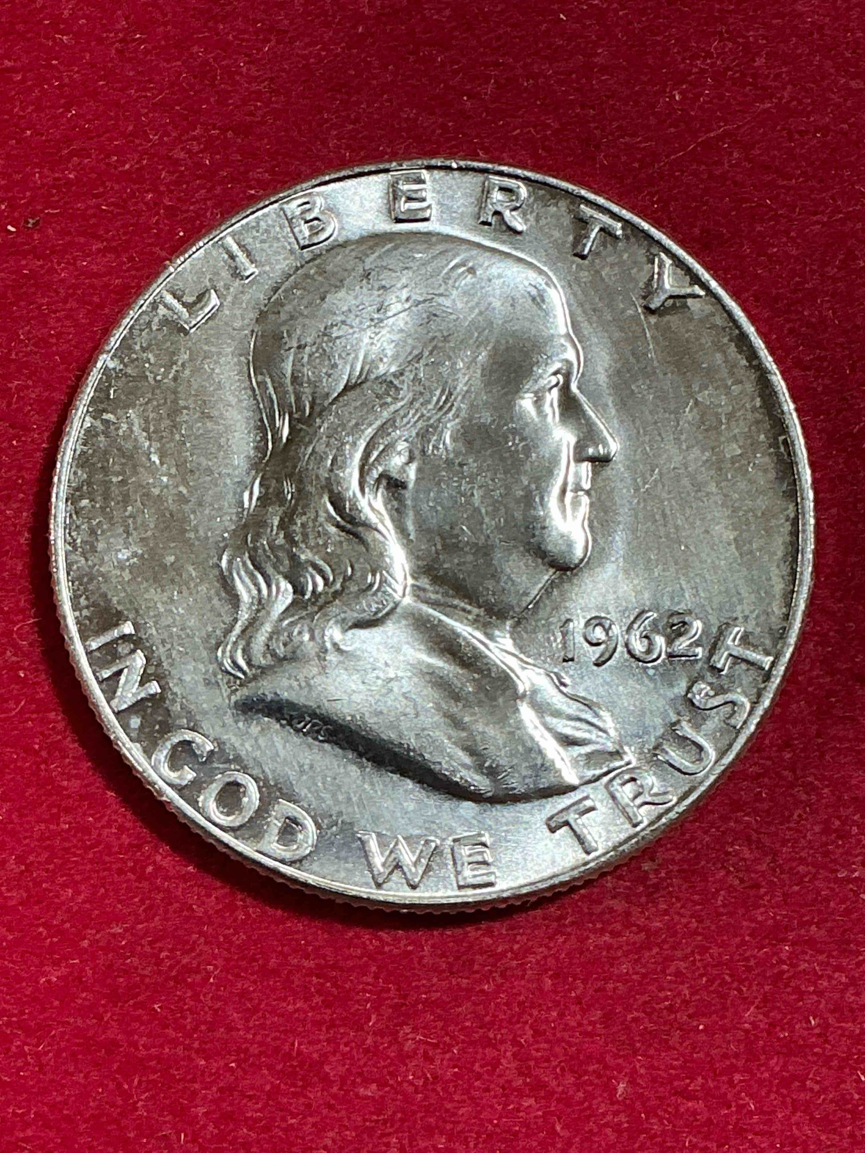 uncirculated ben franklin silver! pre 1965 silver u.s. half dollar coin! before 1965 american half dollars were actually silver, here is a rare 1962 version in uncirculated conditon! great for investing in precious metals! these heavy half dollars were minted at 90% silver and 10% copper, giving them a net weight of .36169 ounces of pure silver per coin! very rare in this great condition!