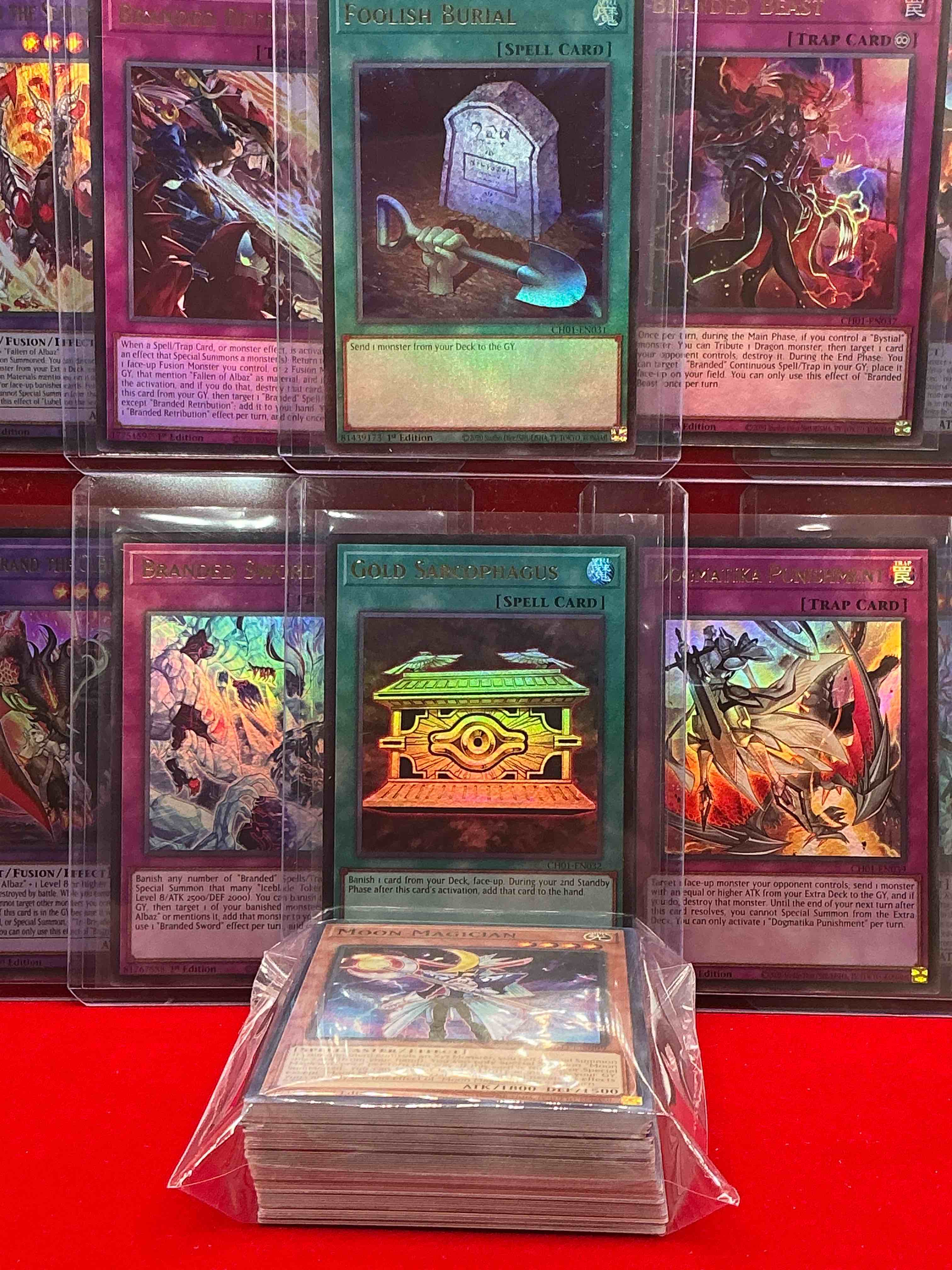 yu-gi-oh……yu-gi-oh!! this 50 card lot includes 10 holographic cards along with 40 others! an excellent way to start or build to your collection! join the yu-gi-oh craze!