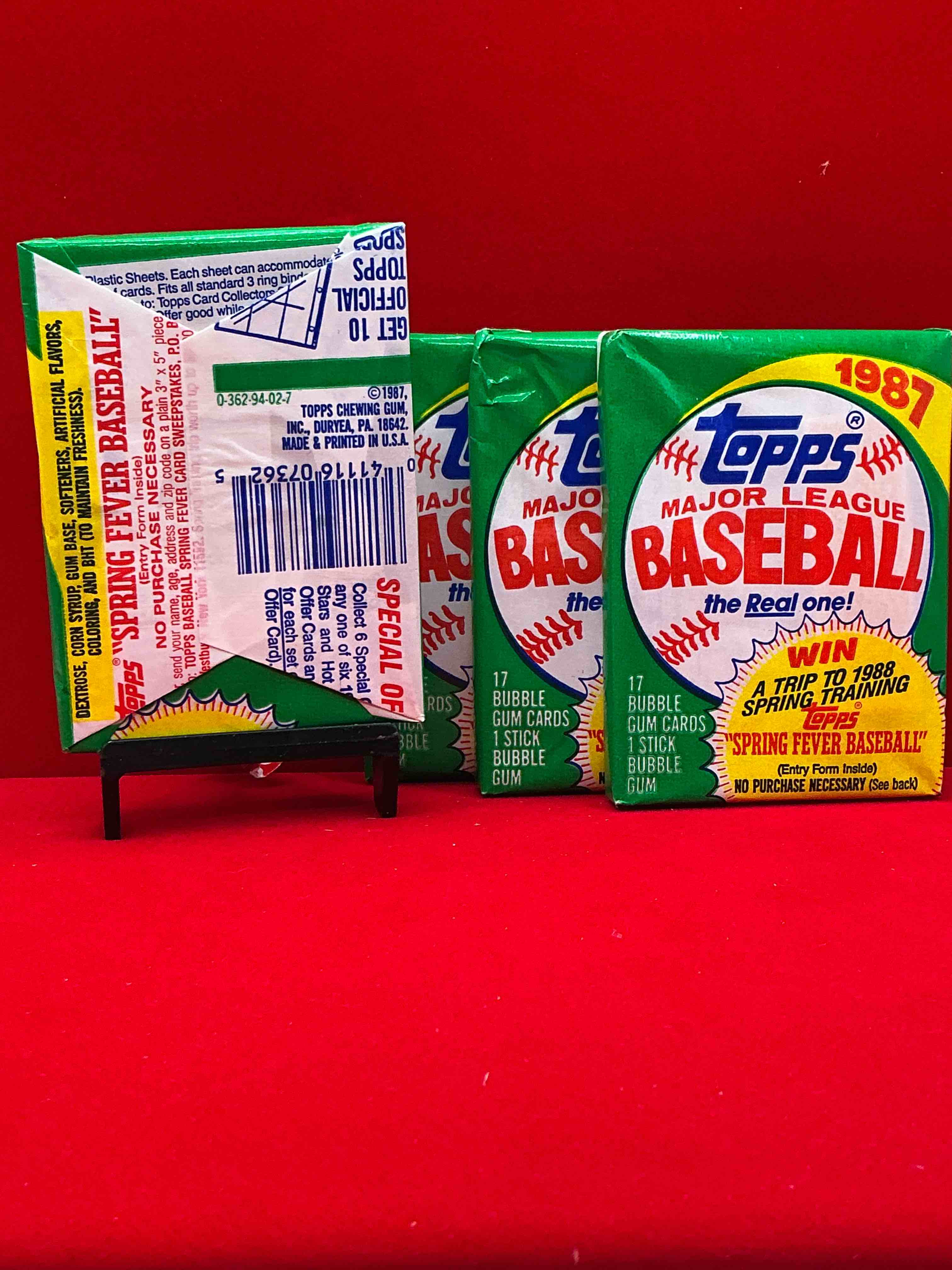 Condition photo showing New/Like New for loaded! 1987 topps baseball unopened sports card collectible wax pack, direct from original retail case! 1987 topps baseball is a loaded year with rookie cards from barry bonds (psa 10 $300+), bo jackson, jose canseco & more! excellent condition!