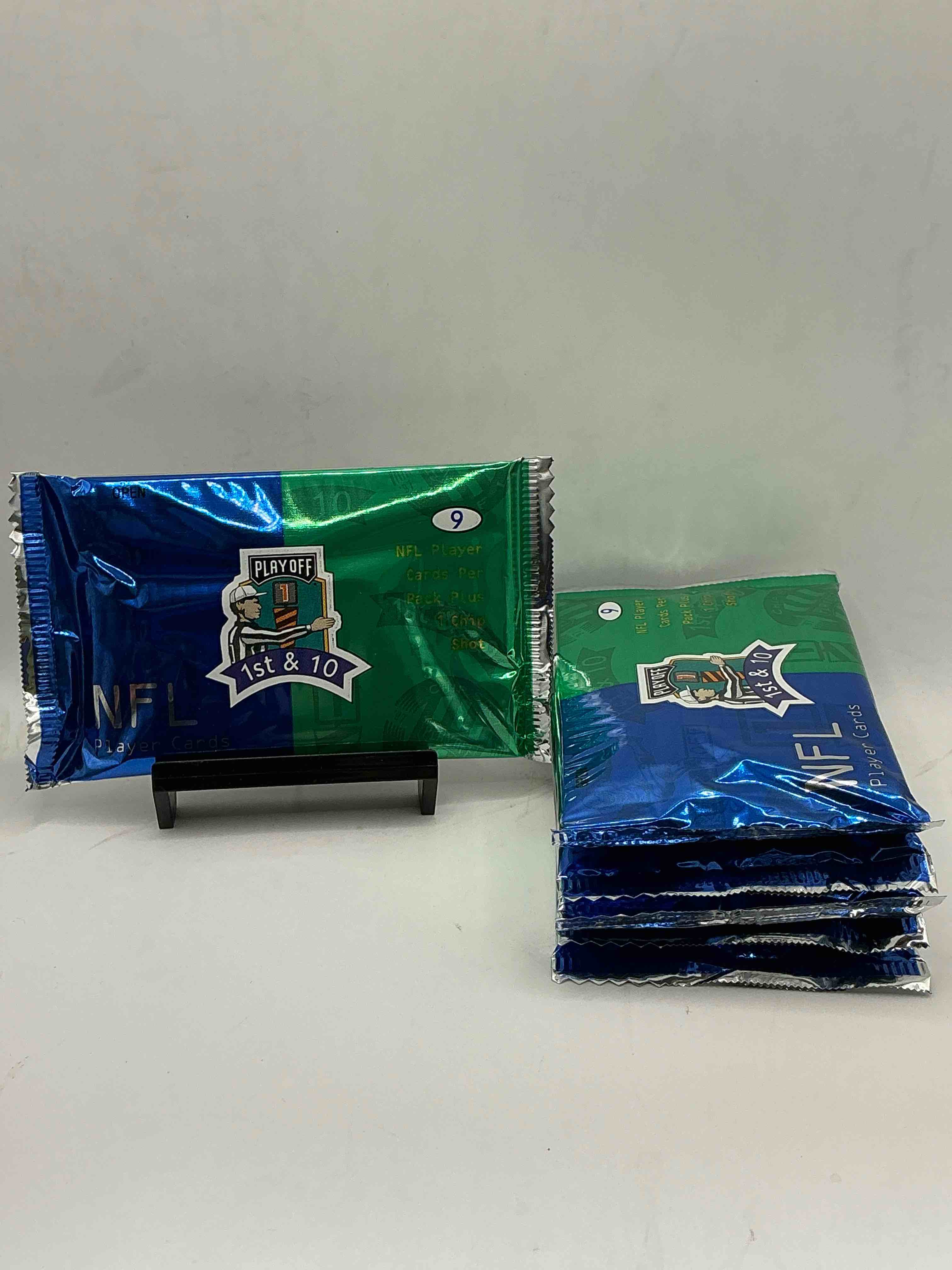 1997 playoff 1st & 10 nfl football packs! rare & super cool football packs, look for legends! 9 cards per pack & 1 chip shot! look for jerry rice, joe montana, john elway & more! wow!
