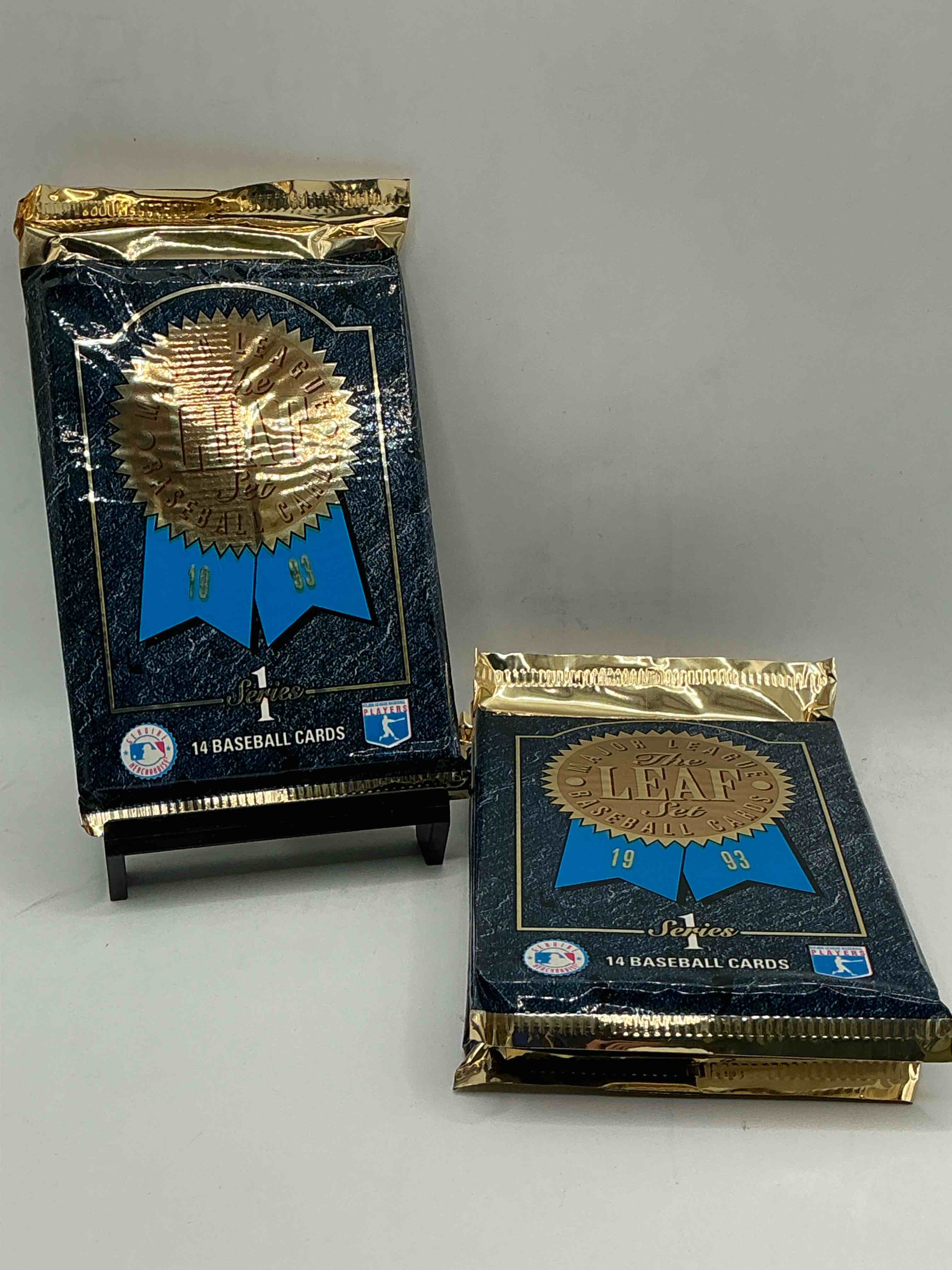 1993 leaf series 1 baseball sealed 14 card pack, direct from original retail display case, search for derek jeter, ken griffey jr. & so much more! search for highly collectible inserts. these cards are highly sought after by collectors for their holographic design, these are premium baseball cards from 1993!