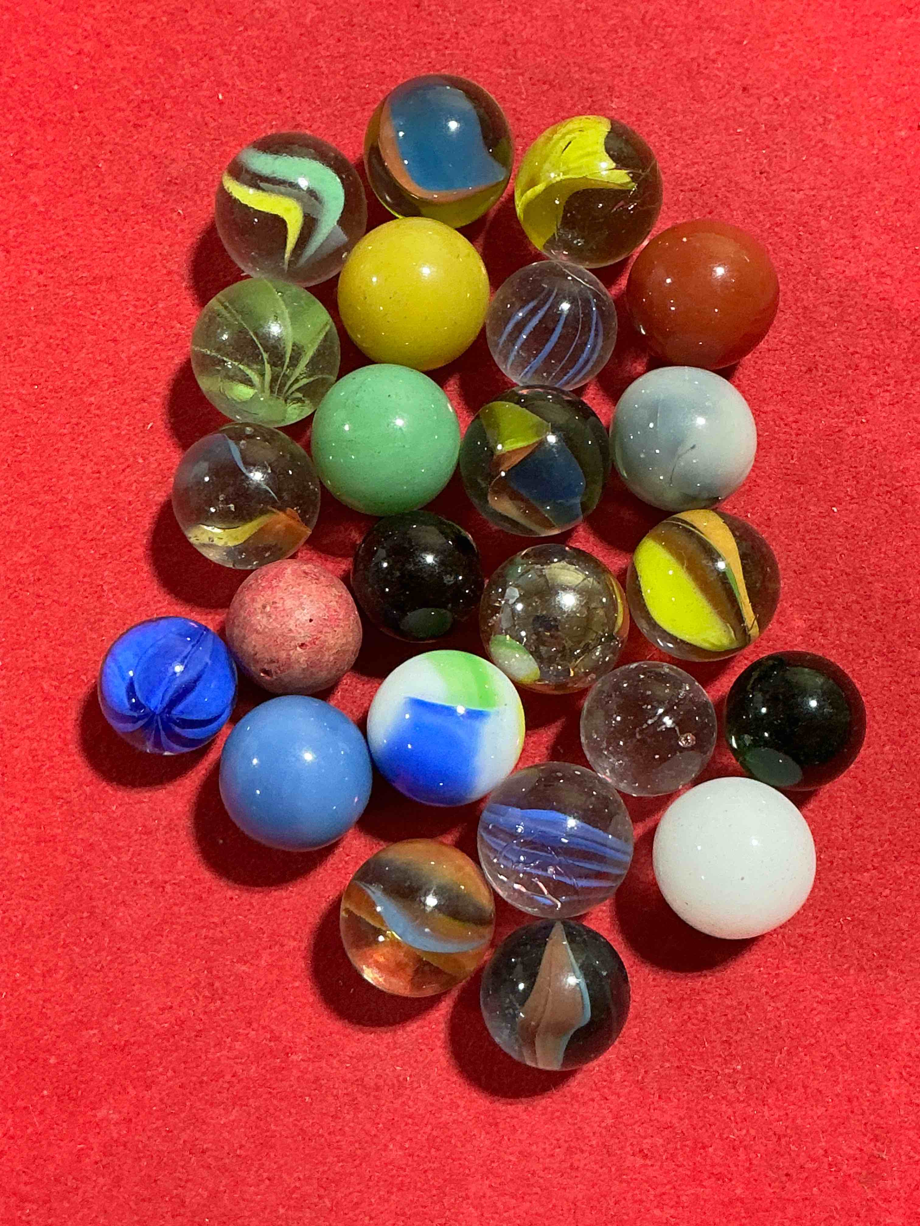 Condition photo showing Good Condition for antique glass marbles! genuine stunning marbles lot, some marbles made between the years 1925-1965 & some may be made with uranium! some may are great depression era & even earlier! gorgeous, authentic pieces of history!  