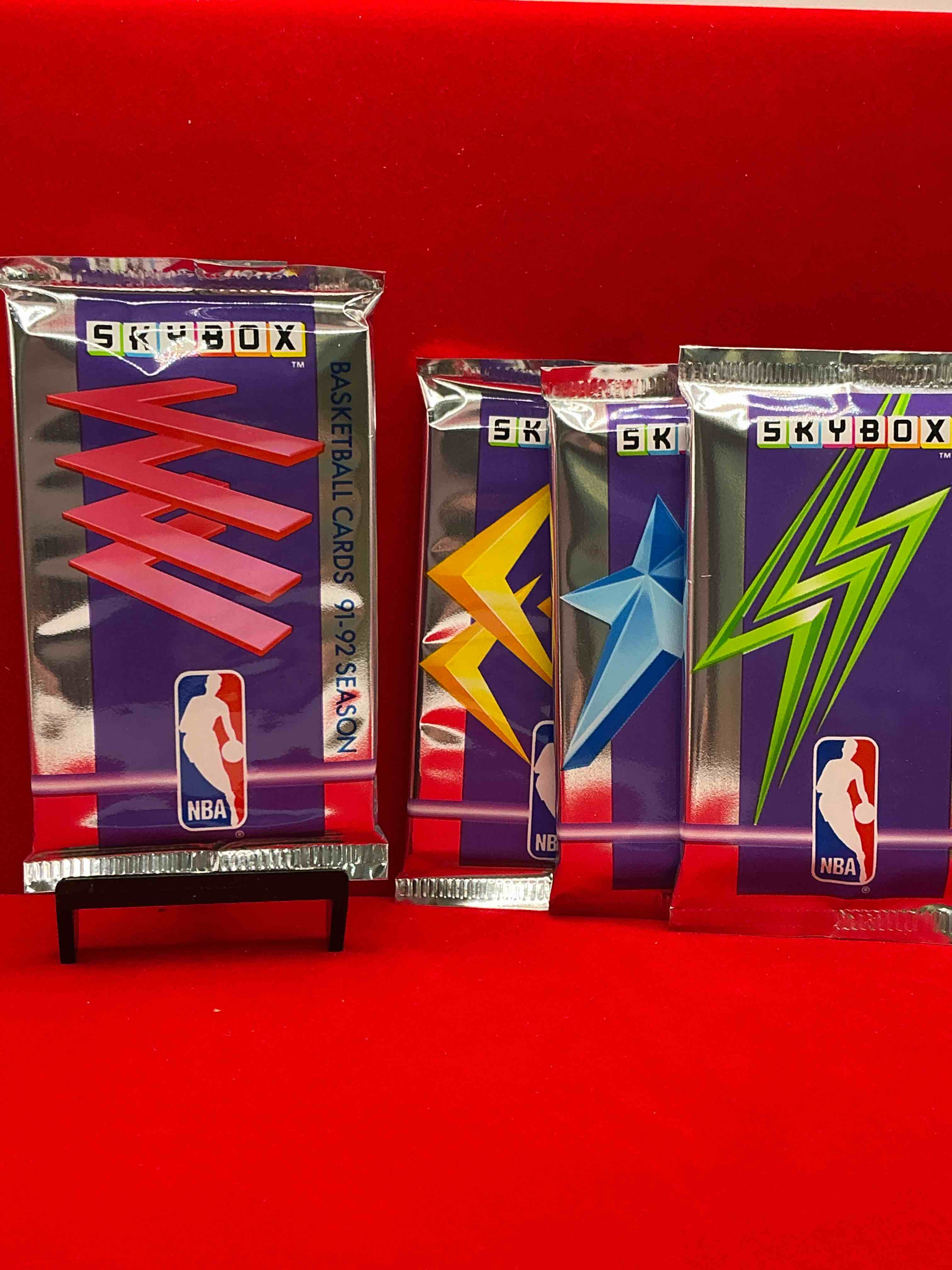 basketball wow! rare 1991/92 nba skybox sealed card pack, direct from original sealed retail case! so many awesome cards to search for like team usa card (psa 10 value $500), #544 team usa 1 card (psa 10 value $300), michael jordon #39 (psa 10 value $150) & too many other great cards to list! hard to find, excellent like-new condition!