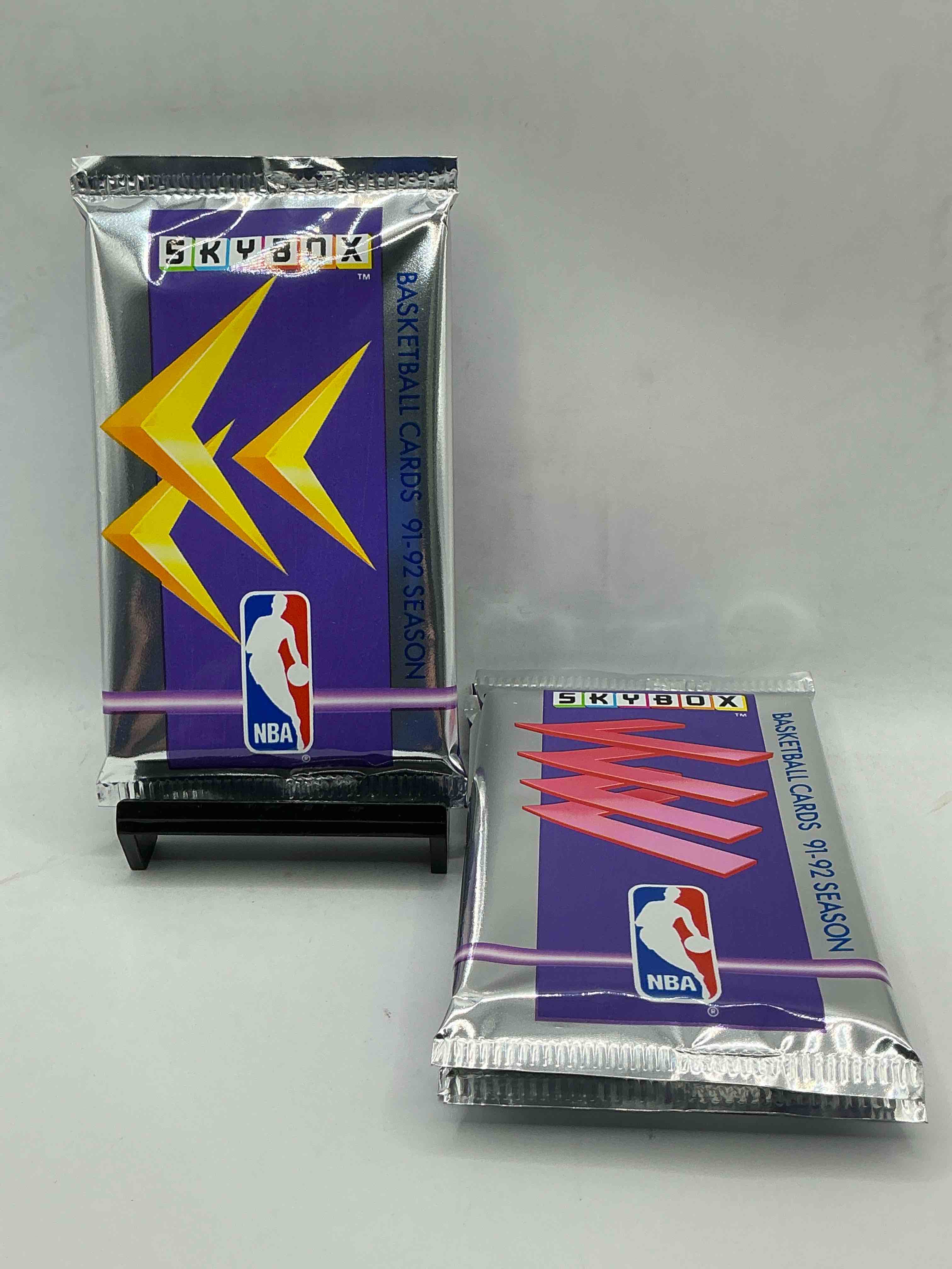 basketball wow! rare 1991/92 nba skybox sealed card pack, direct from original sealed retail case! so many awesome cards to search for like team usa card (psa 10 value $500), #544 team usa 1 card (psa 10 value $300), michael jordon #39 (psa 10 value $150) & too many other great cards to list! hard to find, excellent like-new condition!