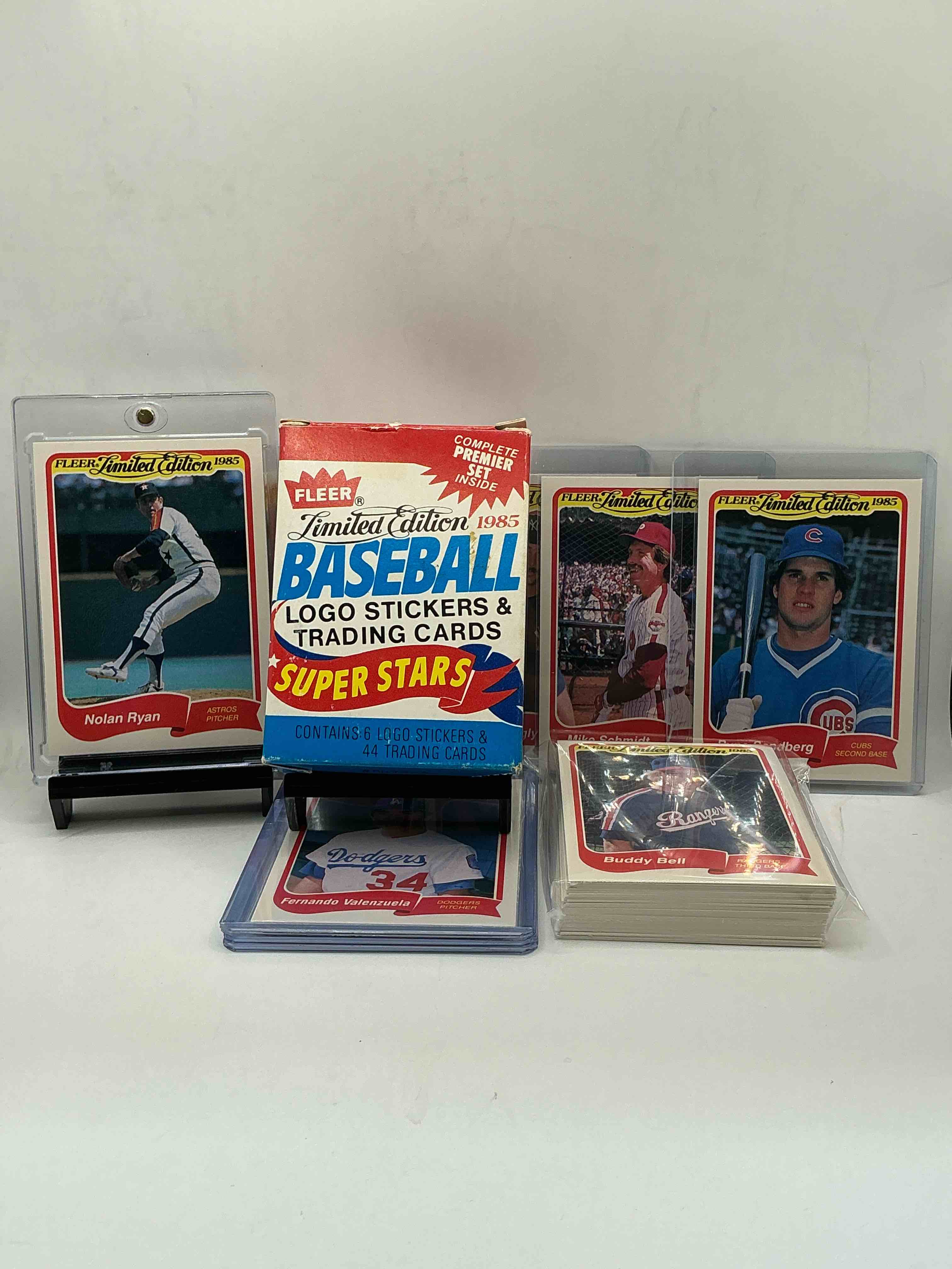 limited edition baseball super stars logo stickers! complete 1985 set inside! wow! unopened! fleer complete set, wade boggs, george brett, tony gwynn, rickey henderson & more!