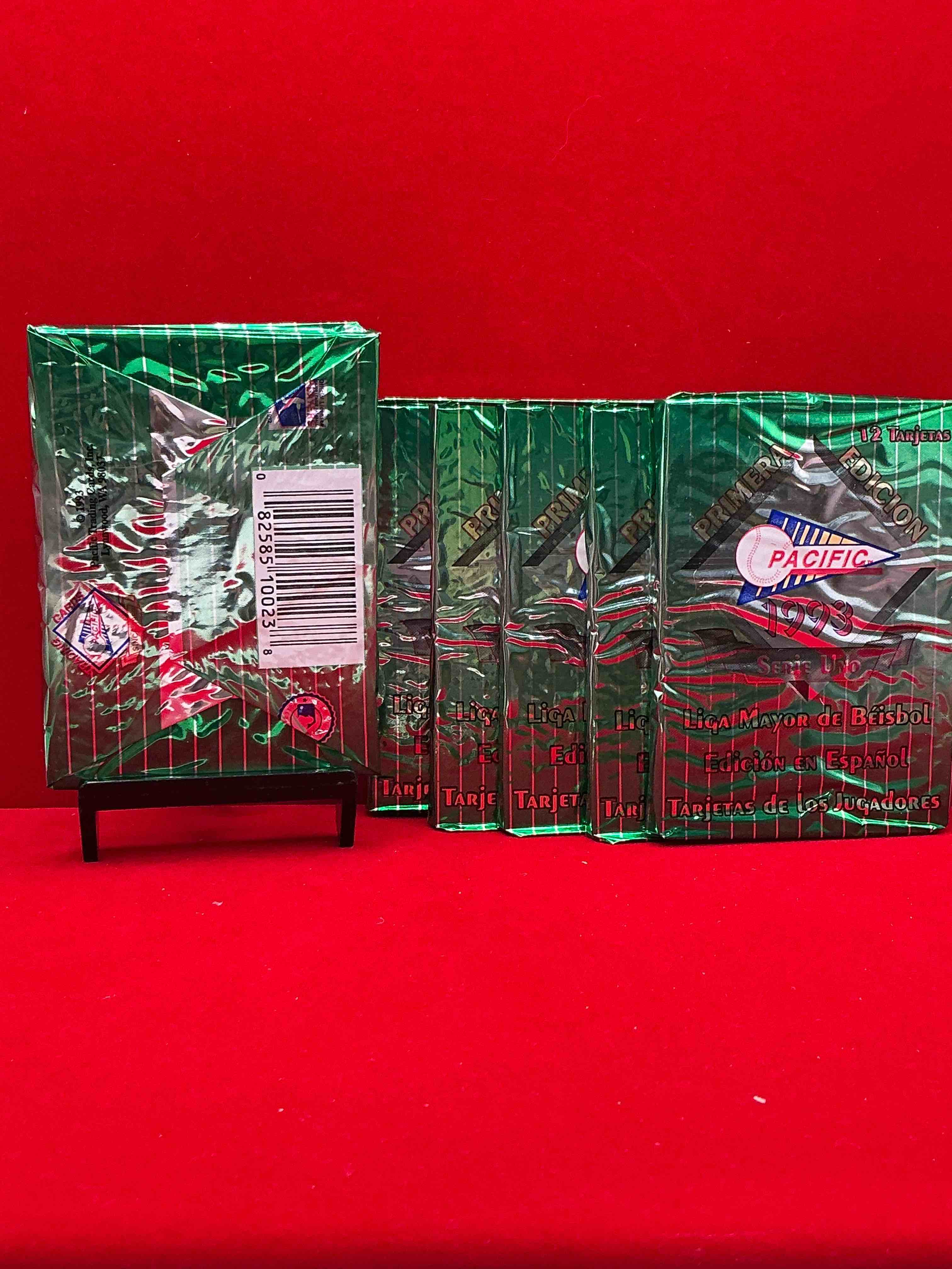 Condition photo showing New/Like New for pacific 1993 spanish edition football! primera edicion, liga mayor de beisbol! mlb cards packs! 12 cards per pack!