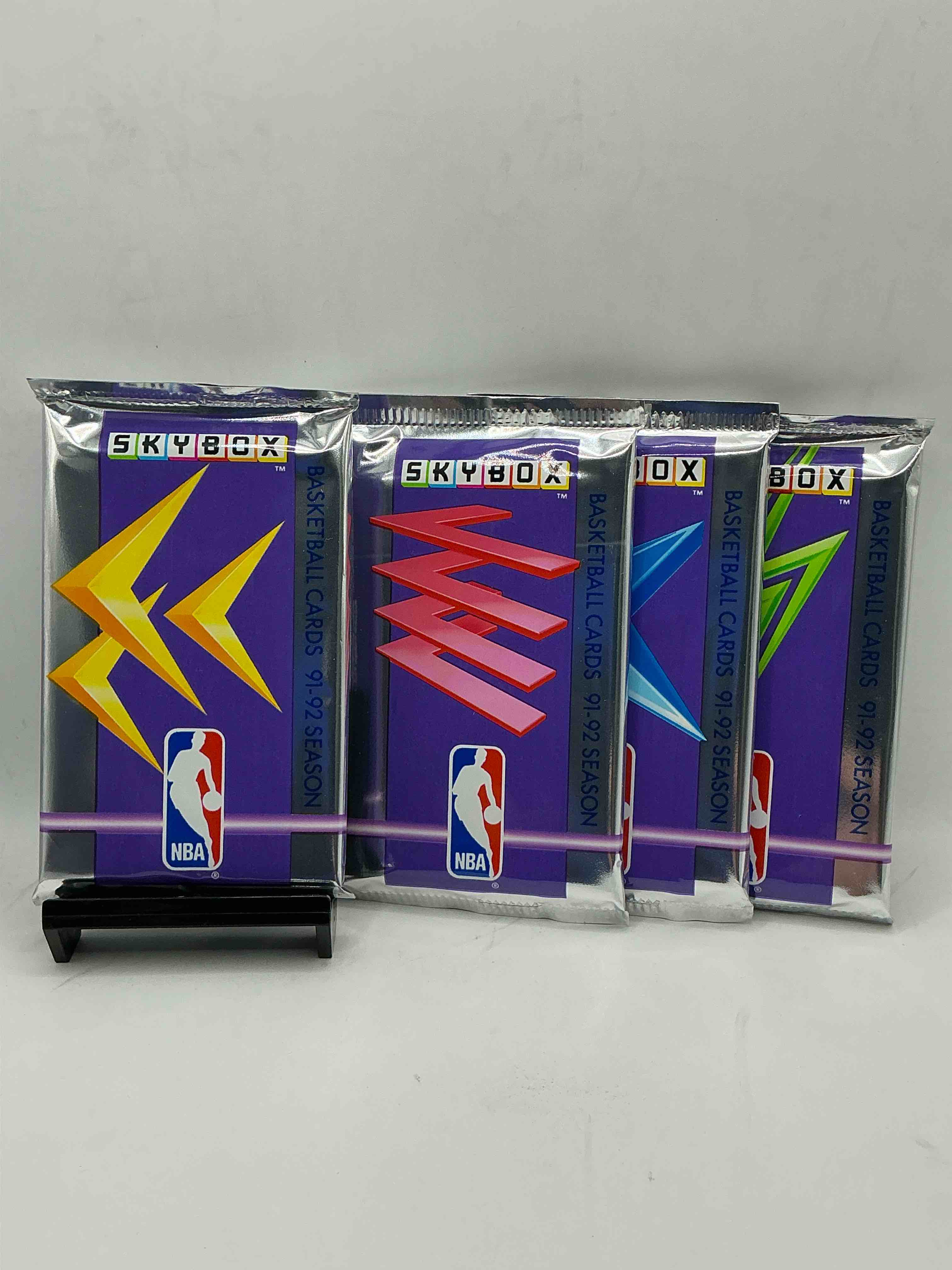 basketball wow! rare 1991/92 nba skybox sealed card pack, direct from original sealed retail case! so many awesome cards to search for like team usa card (psa 10 value $500), #544 team usa 1 card (psa 10 value $300), michael jordon #39 (psa 10 value $150) & too many other great cards to list! hard to find, excellent like-new condition!