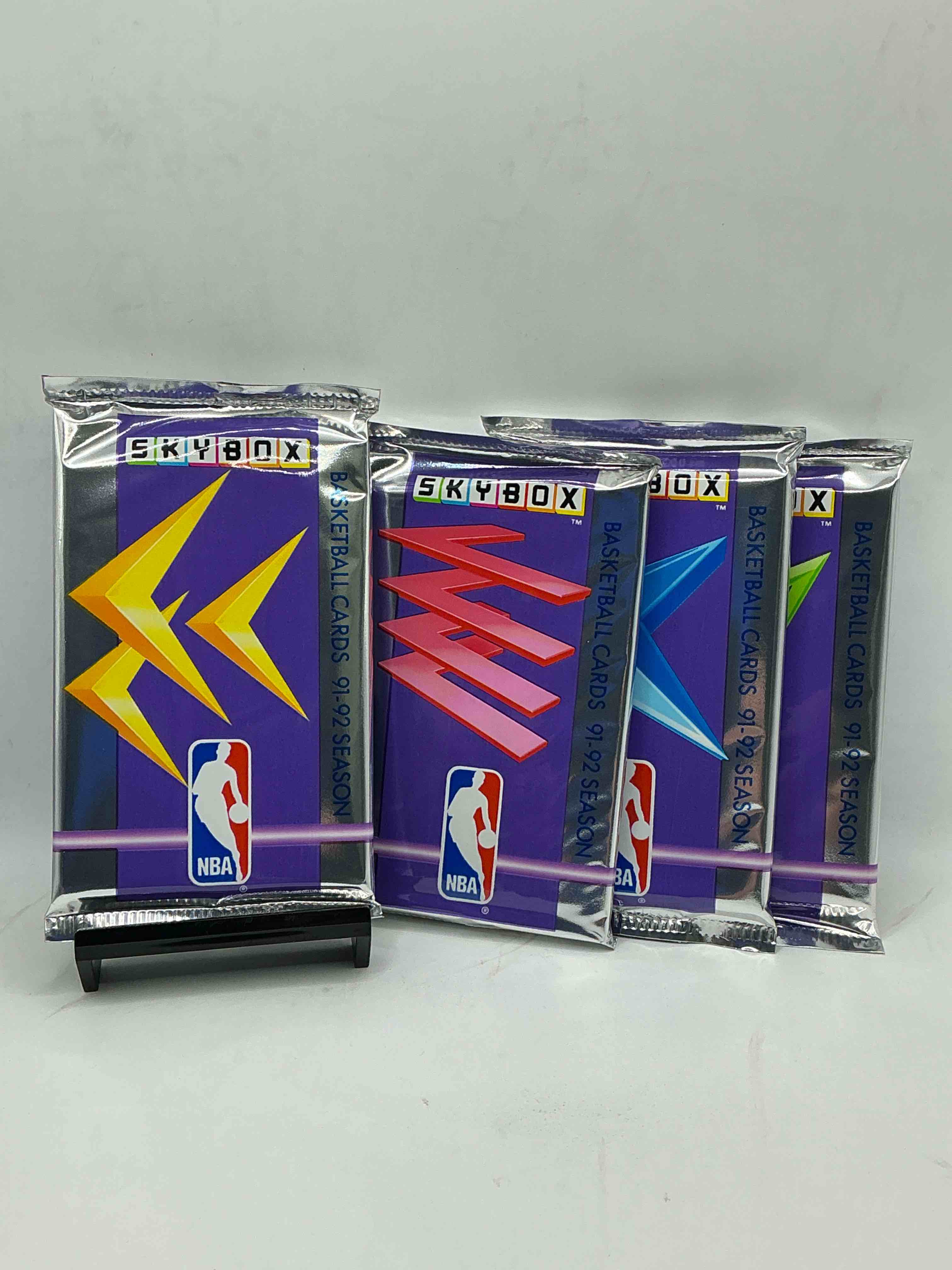 basketball wow! rare 1991/92 nba skybox sealed sports collectible card pack, direct from original sealed retail case! so many awesome cards to search for like team usa card (psa 10 value $500), #544 team usa 1 card (psa 10 value $300), michael jordan #39 (psa 10 value $150) & too many other great cards to list! hard to find, excellent like-new condition!