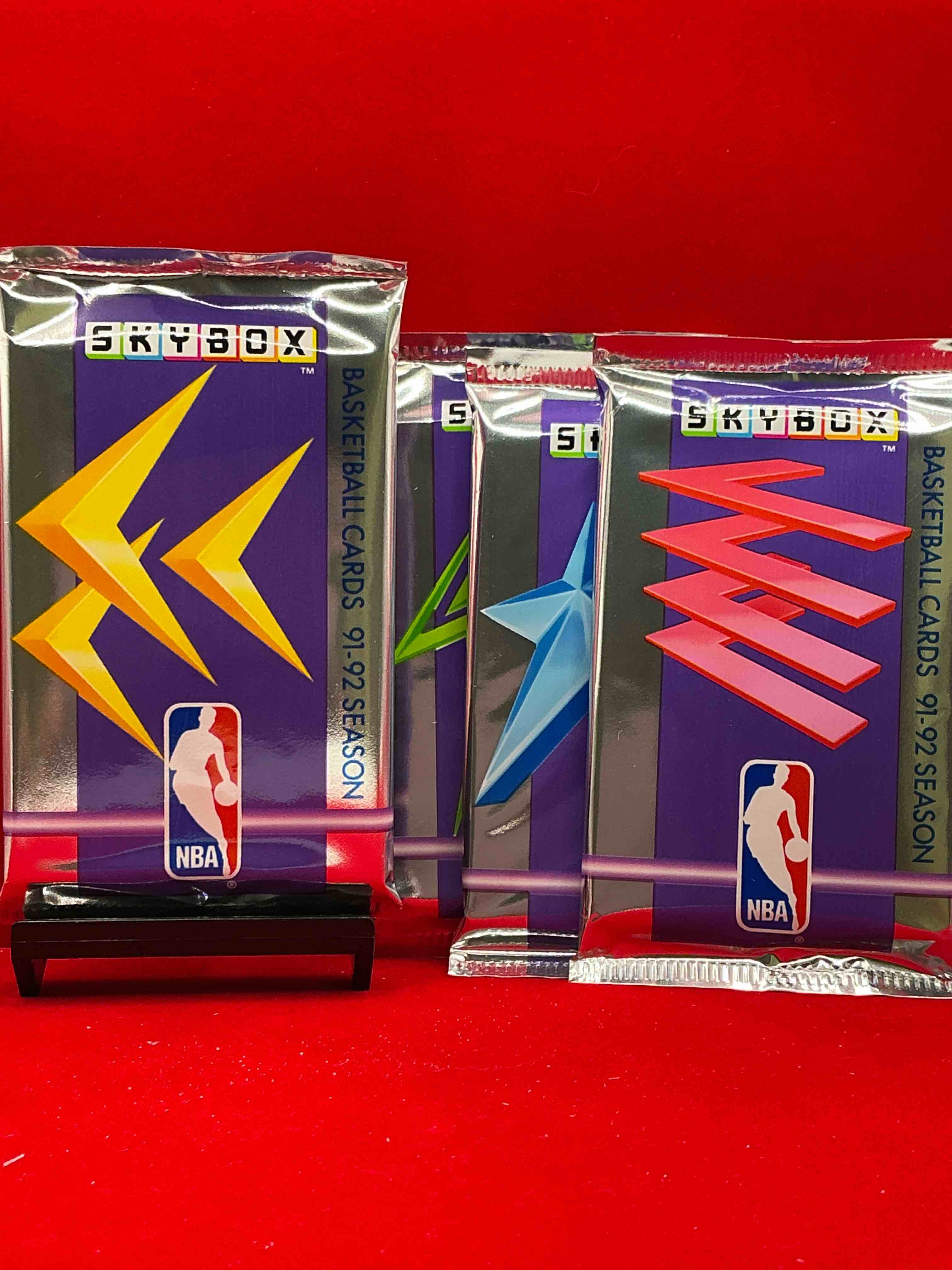 basketball wow! rare 1991/92 nba skybox sealed card pack, direct from original sealed retail case! so many awesome cards to search for like team usa card (psa 10 value $500), #544 team usa 1 card (psa 10 value $300), michael jordon #39 (psa 10 value $150) & too many other great cards to list! hard to find, excellent like-new condition!