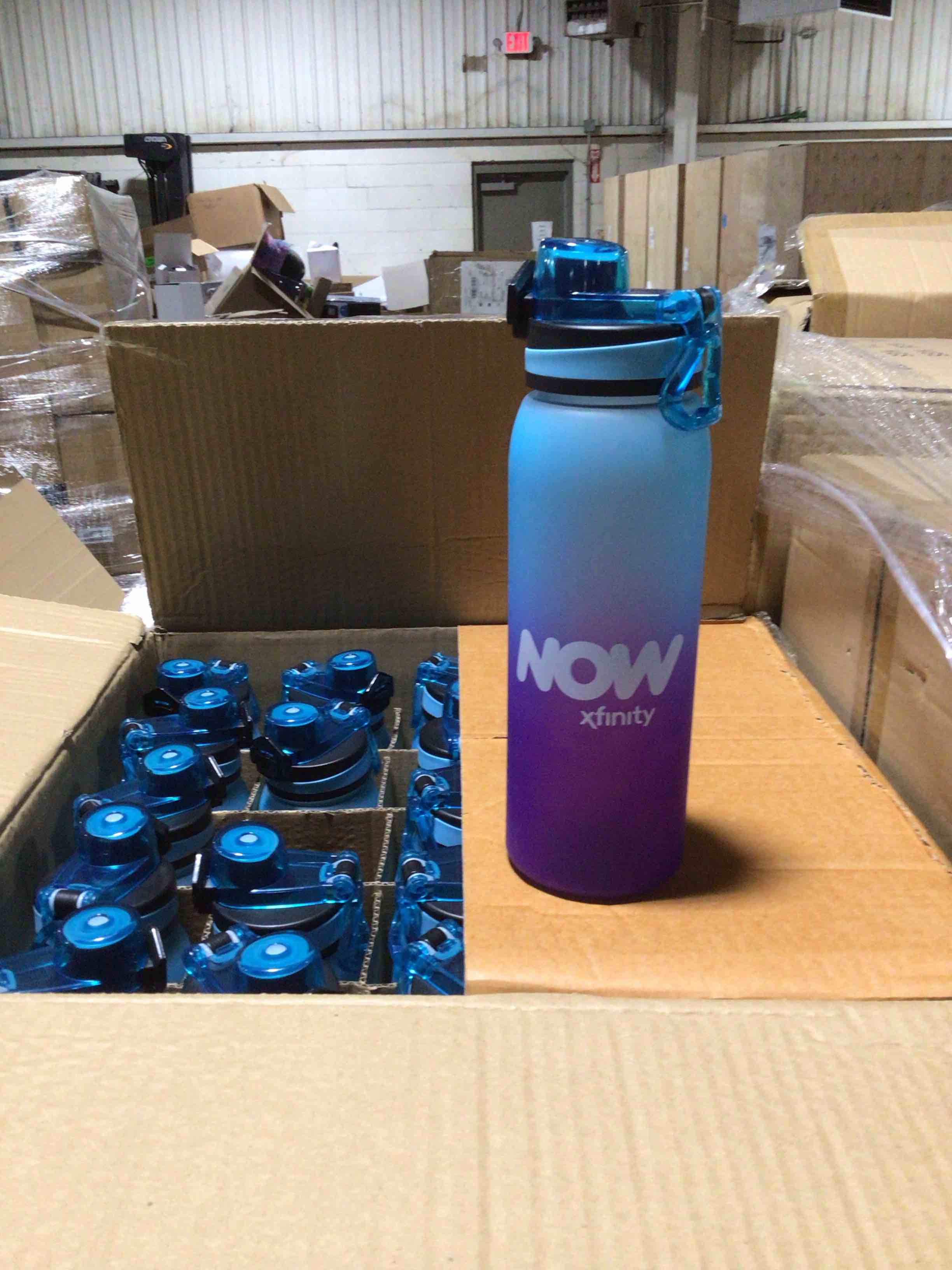 25 30 ounce sport bottle blue to purple