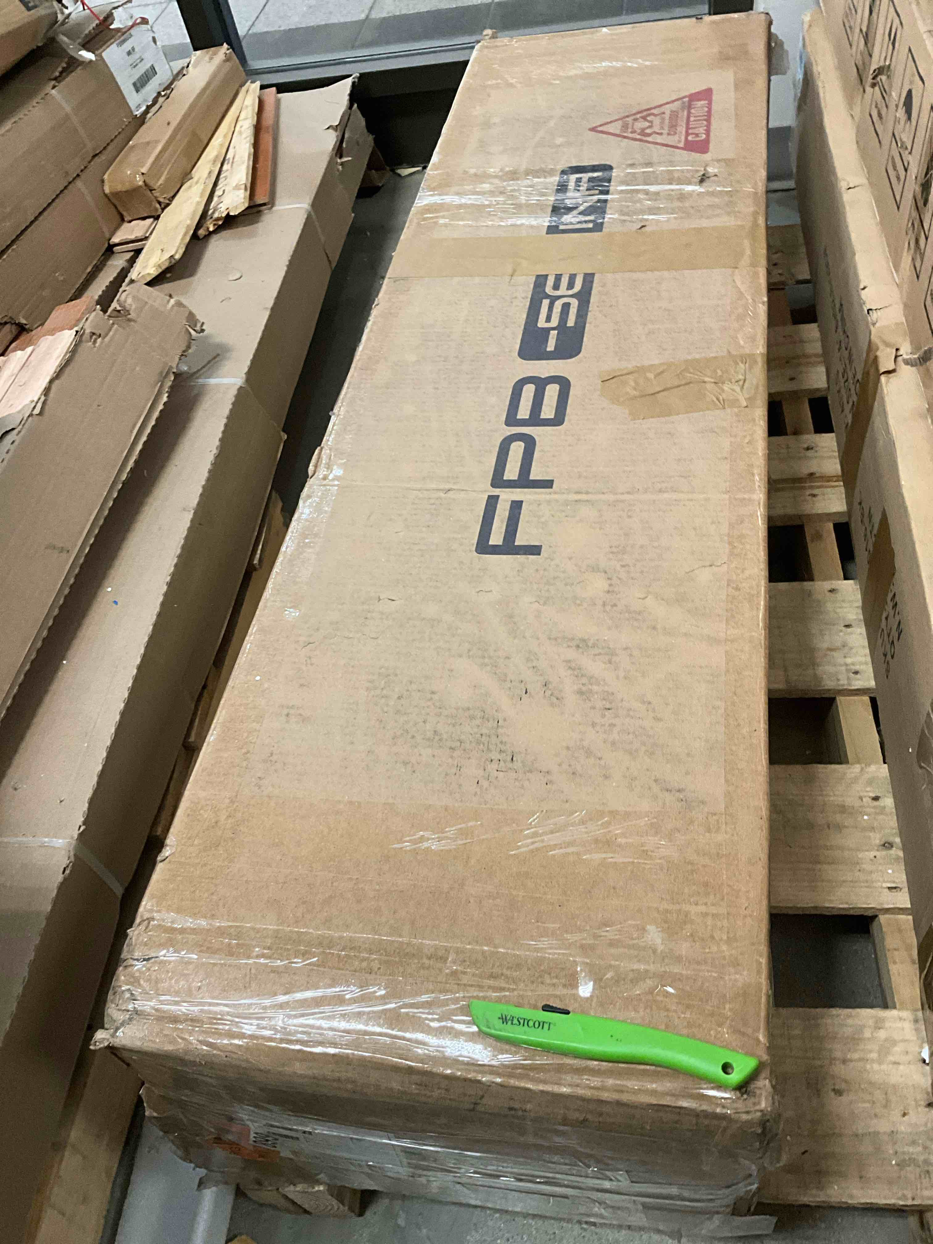 https://s3.amazonaws.com/lotting-images-prod/bidfta/TEA5056159_1779723232323.jpeg