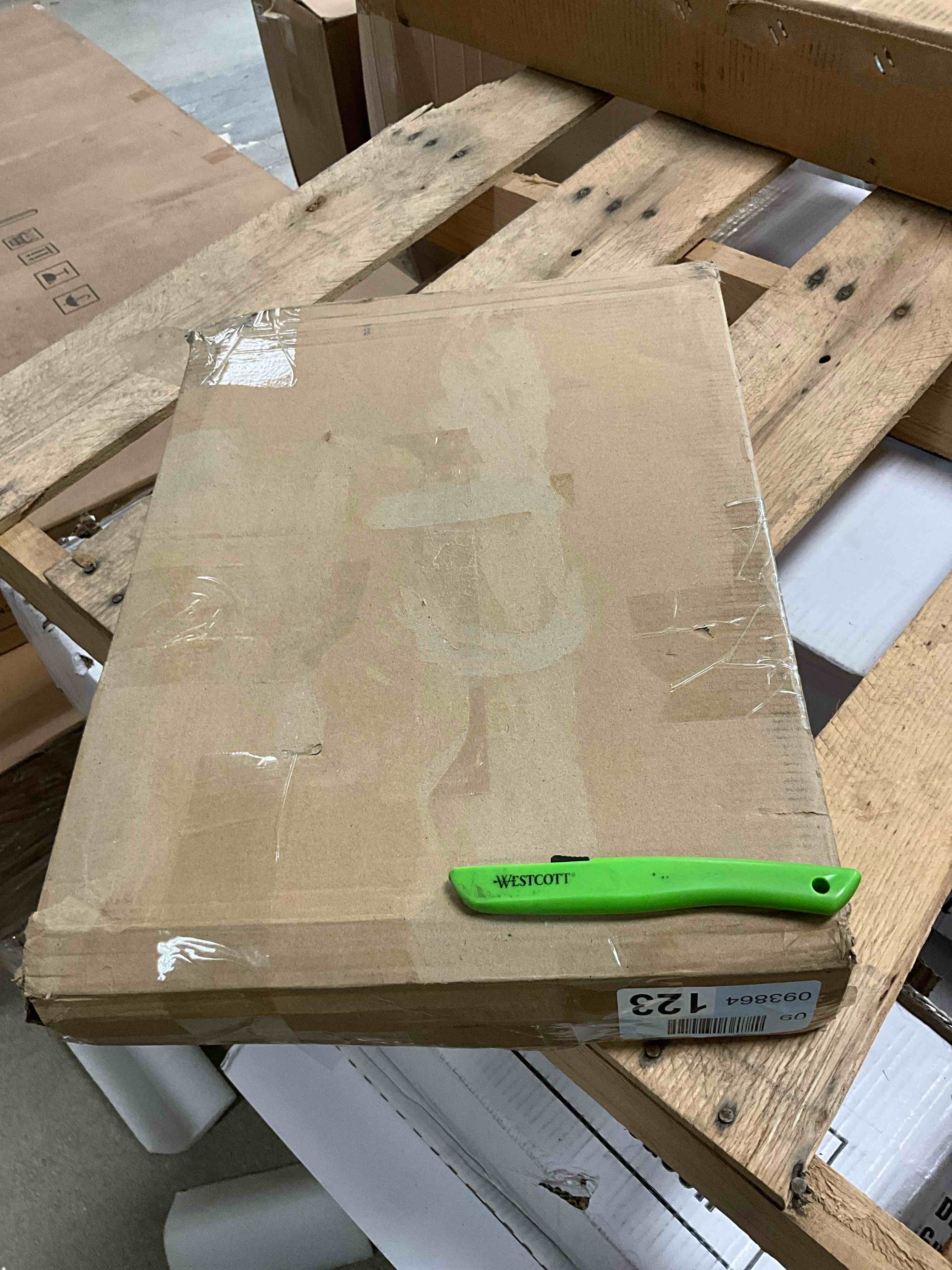 https://s3.amazonaws.com/lotting-images-prod/bidfta/TEA5056160_1779724170519.jpeg