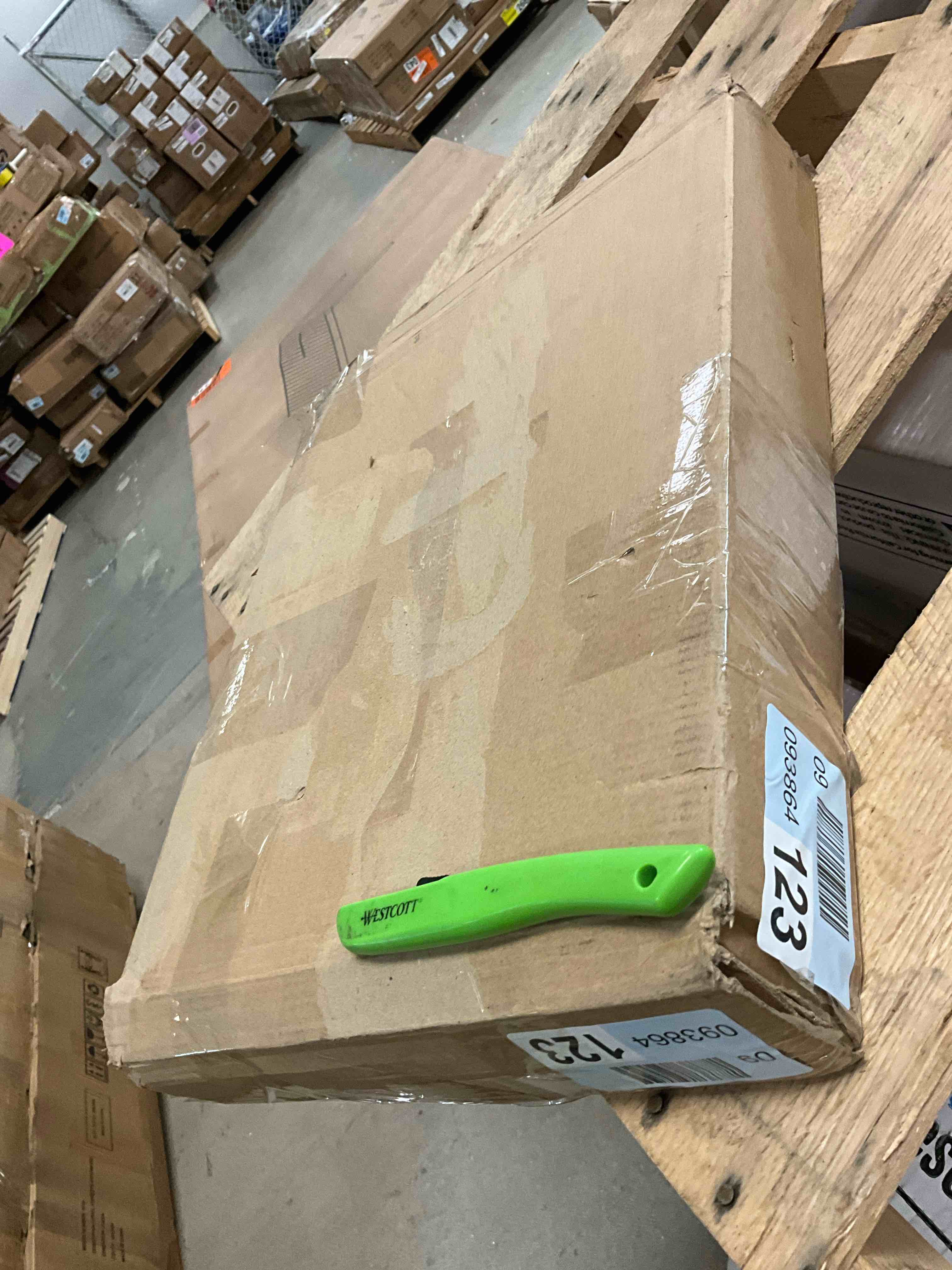 https://s3.amazonaws.com/lotting-images-prod/bidfta/TEA5056160_1779724172476.jpeg