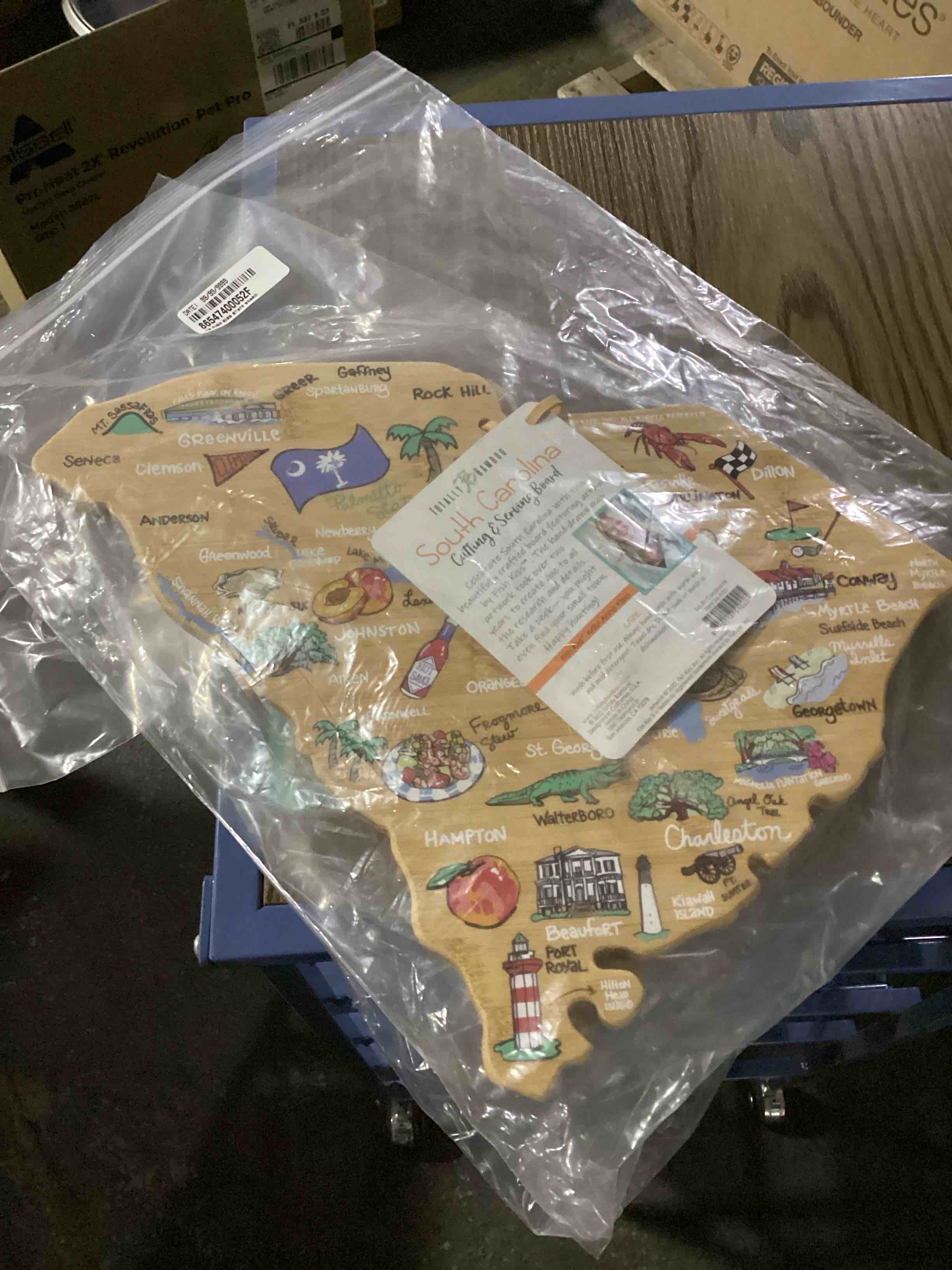 Condition photo showing New/Like New for totally bamboo south carolina fish kiss cutting board: lightweight bamboo, hand wash, 14"x11.5", multicolored