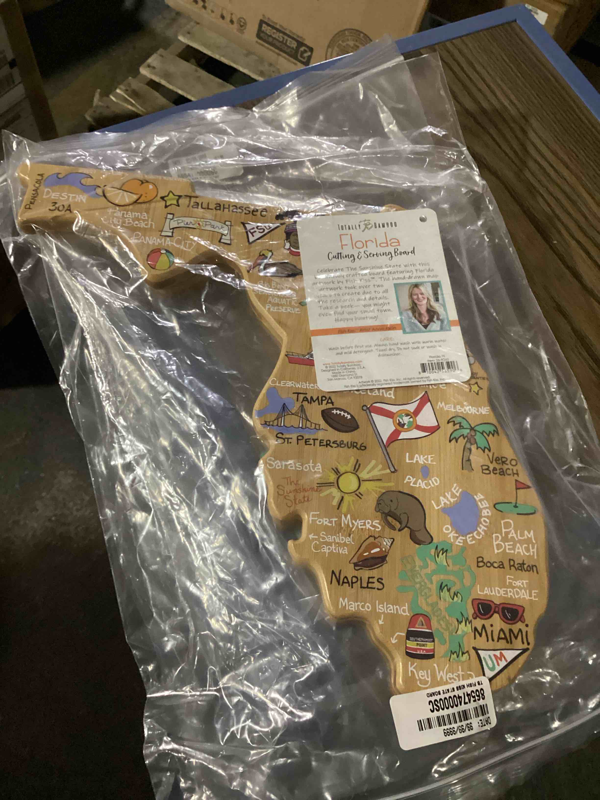 Condition photo showing New/Like New for totally bamboo florida fish kiss cutting board: lightweight bamboo, multicolored, 13.5" x 12.25", hand wash, 1.1 lbs