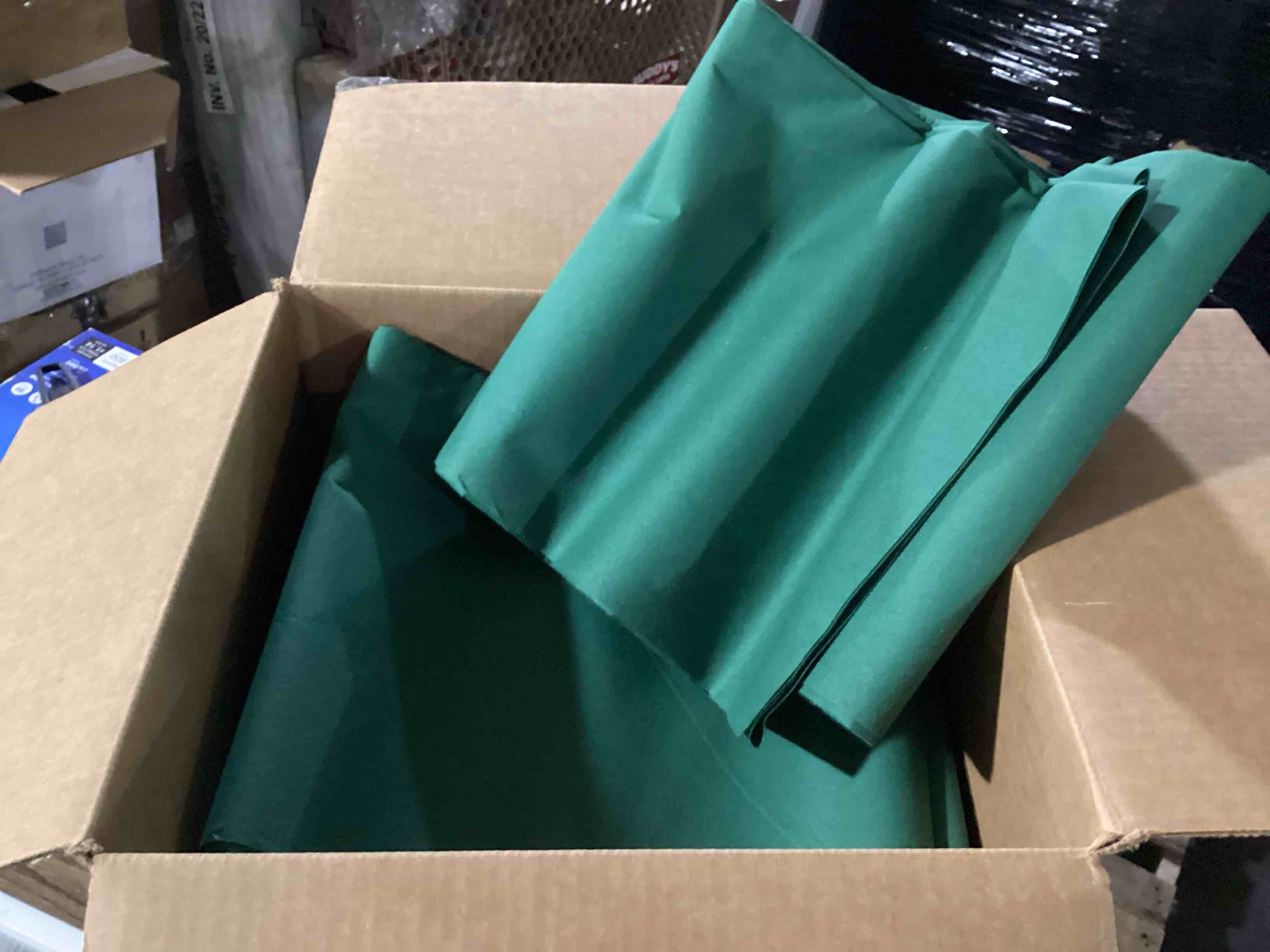 Condition photo showing New/Like New for case of 20 hoffmaster 220833 50" x 108" linen-like hunter green table cover - 20/case
