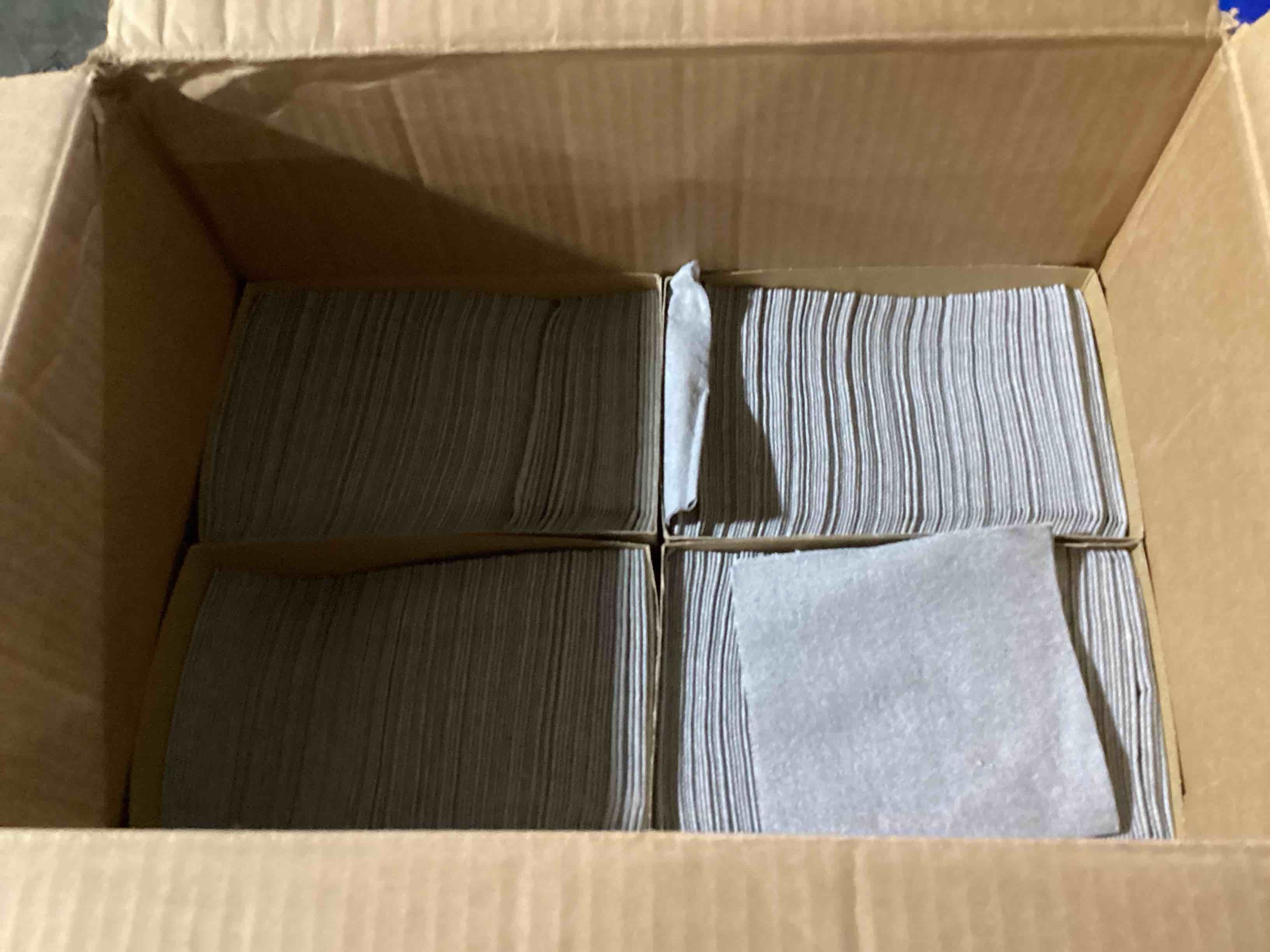 Condition photo showing Good Condition for case of 500 hoffmaster natural onyx linen-like 1/4 fold beverage napkin 10” x 10”