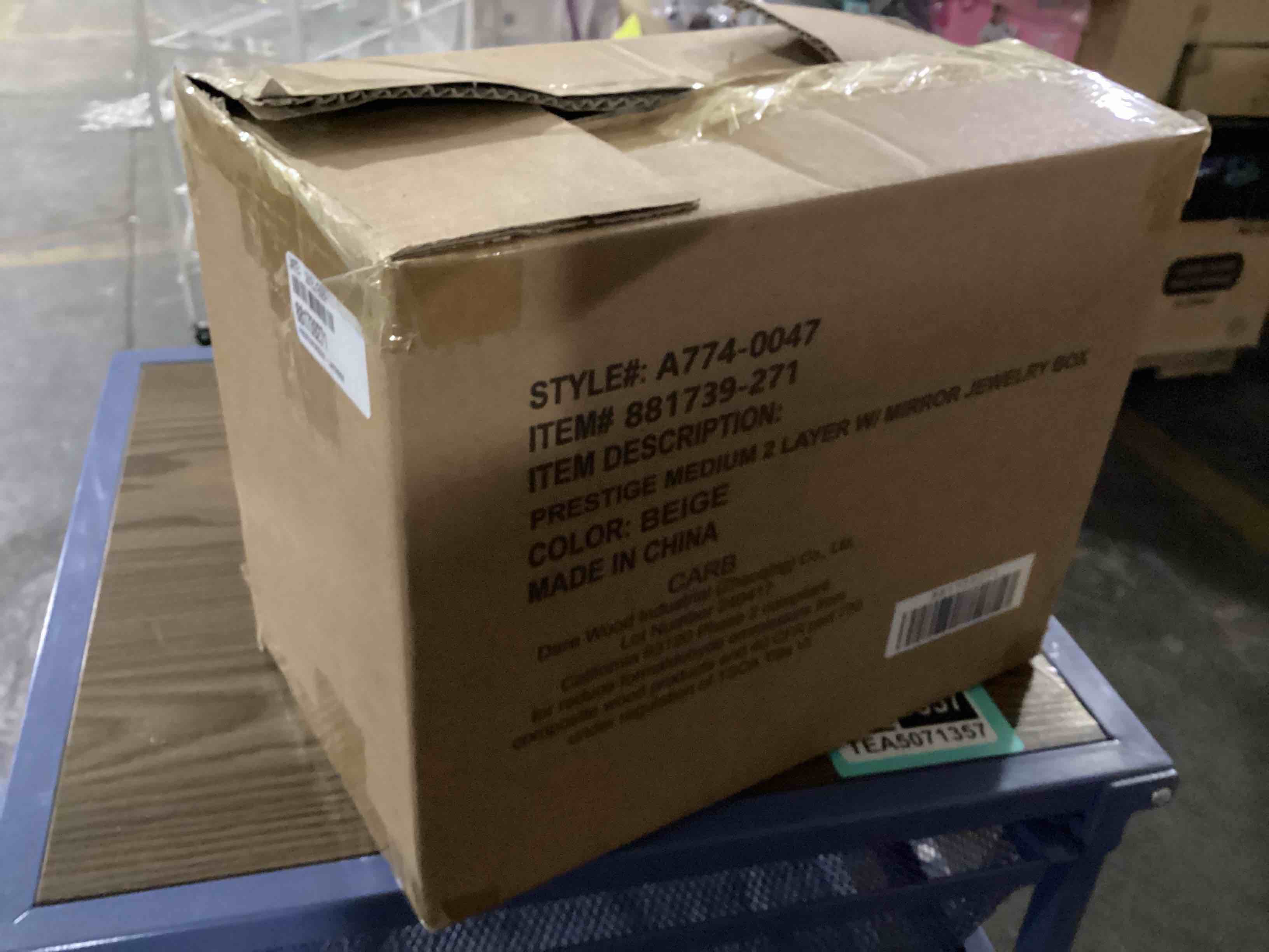 Condition photo showing Good Condition for prestige croco-embossed anti-tarnish 2-layer jewelry box with mirror 
